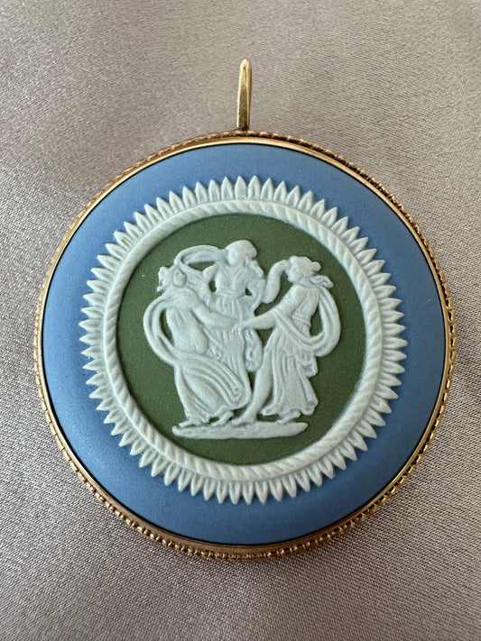 Vintage WEDGWOOD 375 Gold Tri-color Jasperware Three Graces Pendant Brooch