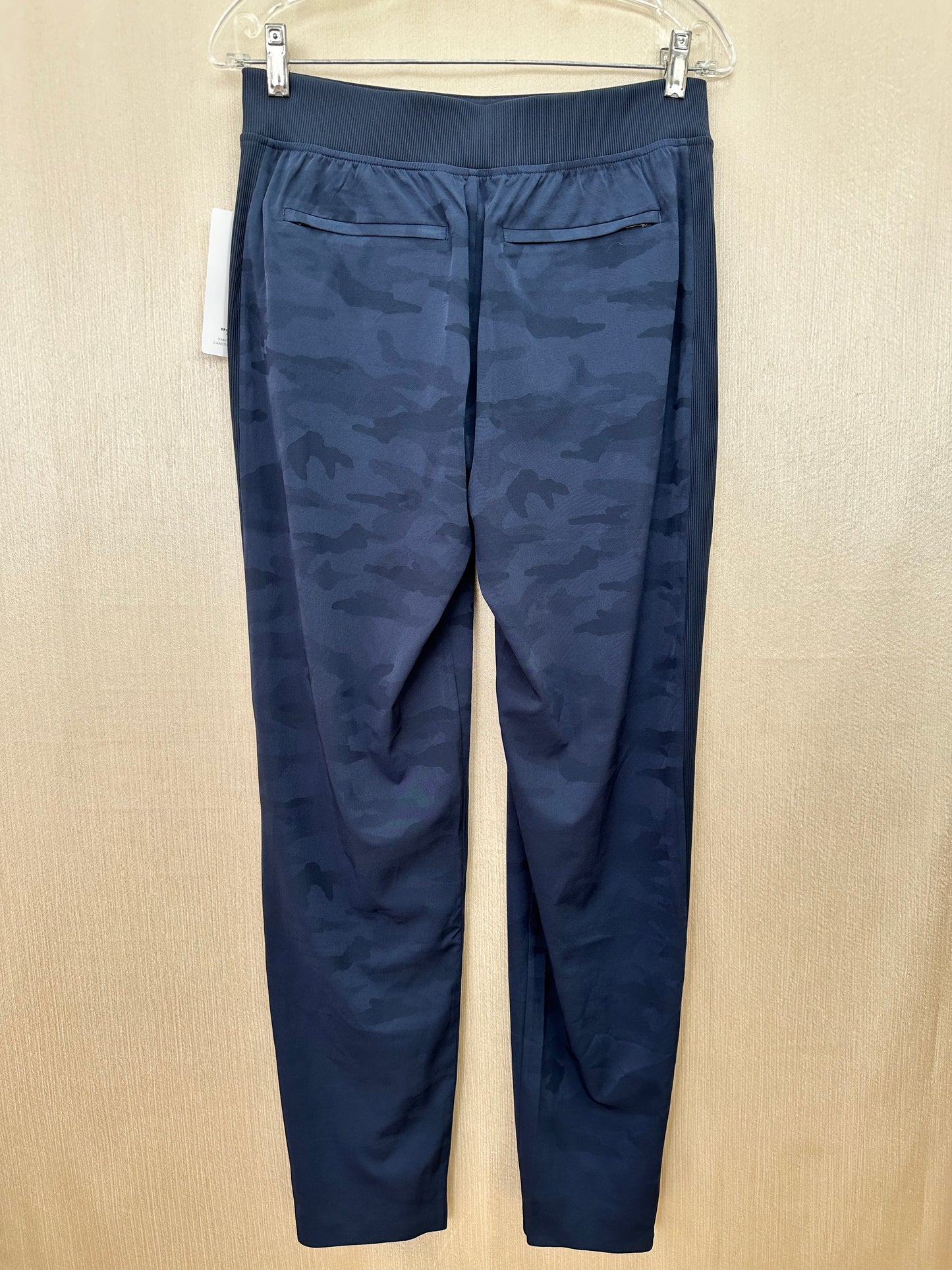 NWT - ATHLETA navy blue Brooklyn Ankle Camo Pants - 6 Tall