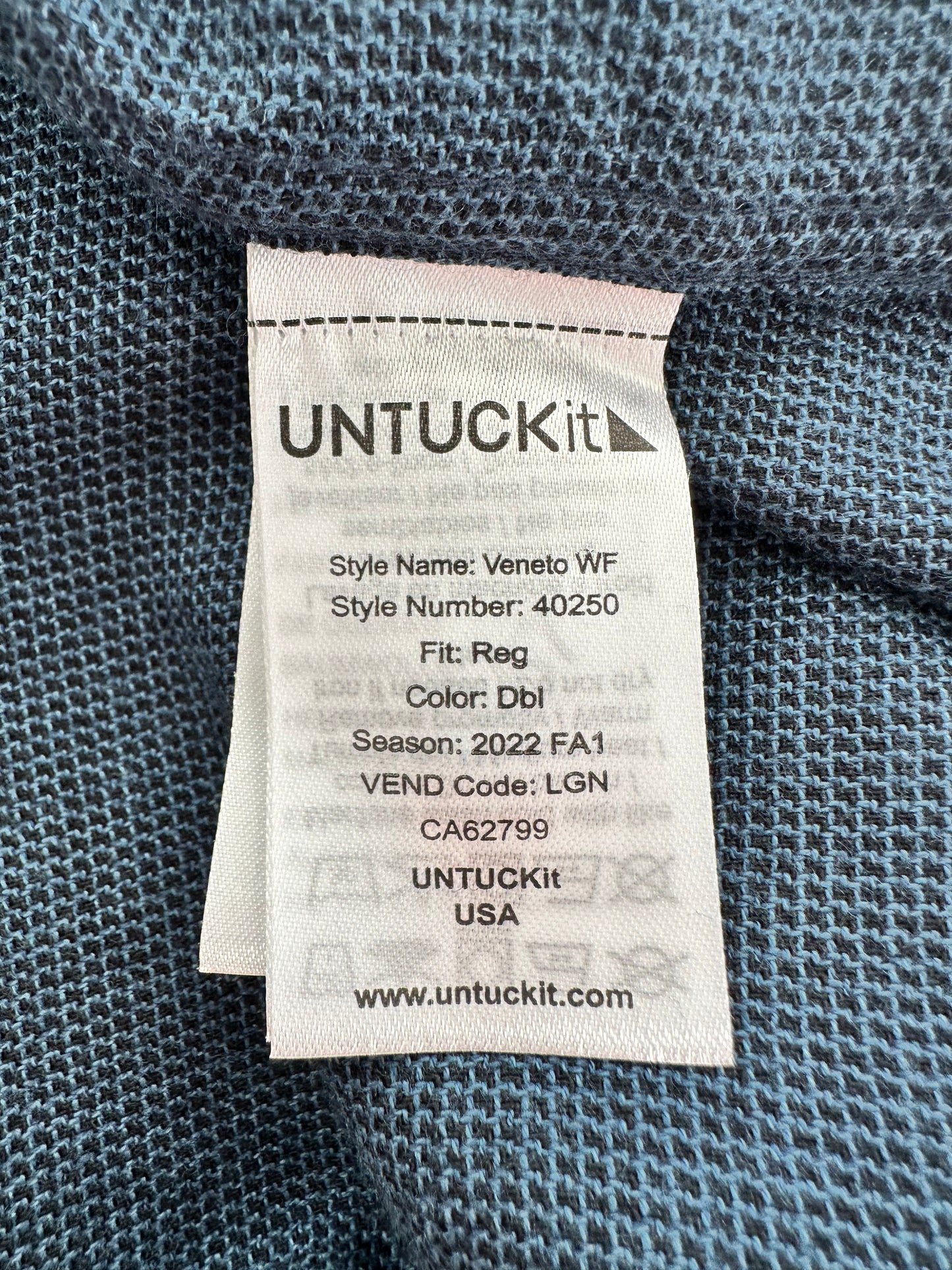 NWT - UNTUCKIT dark blue Brushed Cotton Regular Wrinkle Free Veneto Shirt - L