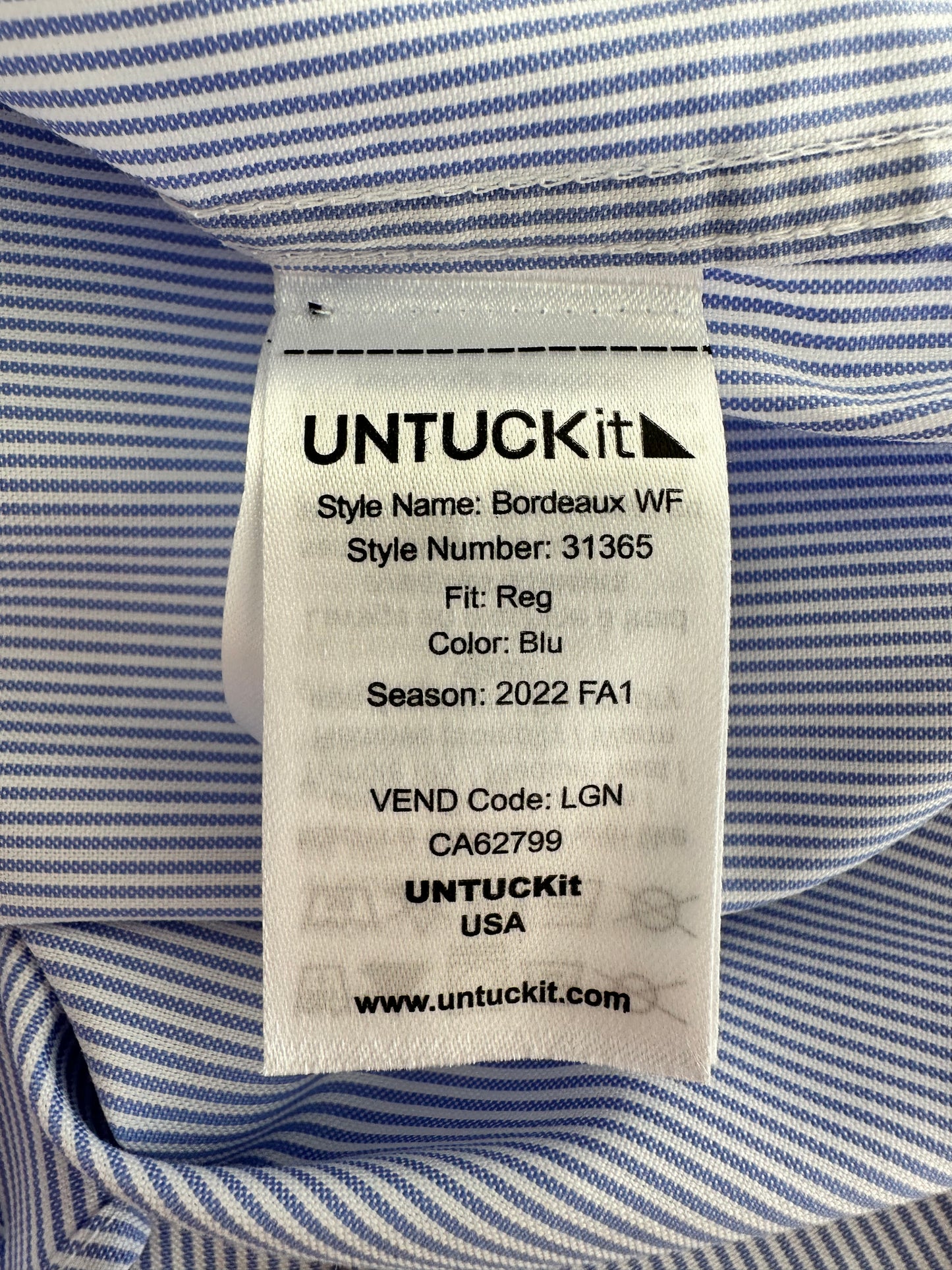 NWT - UNTUCKIT blue stripe Regular Fit Wrinkle-Free Bordeaux Shirt - L