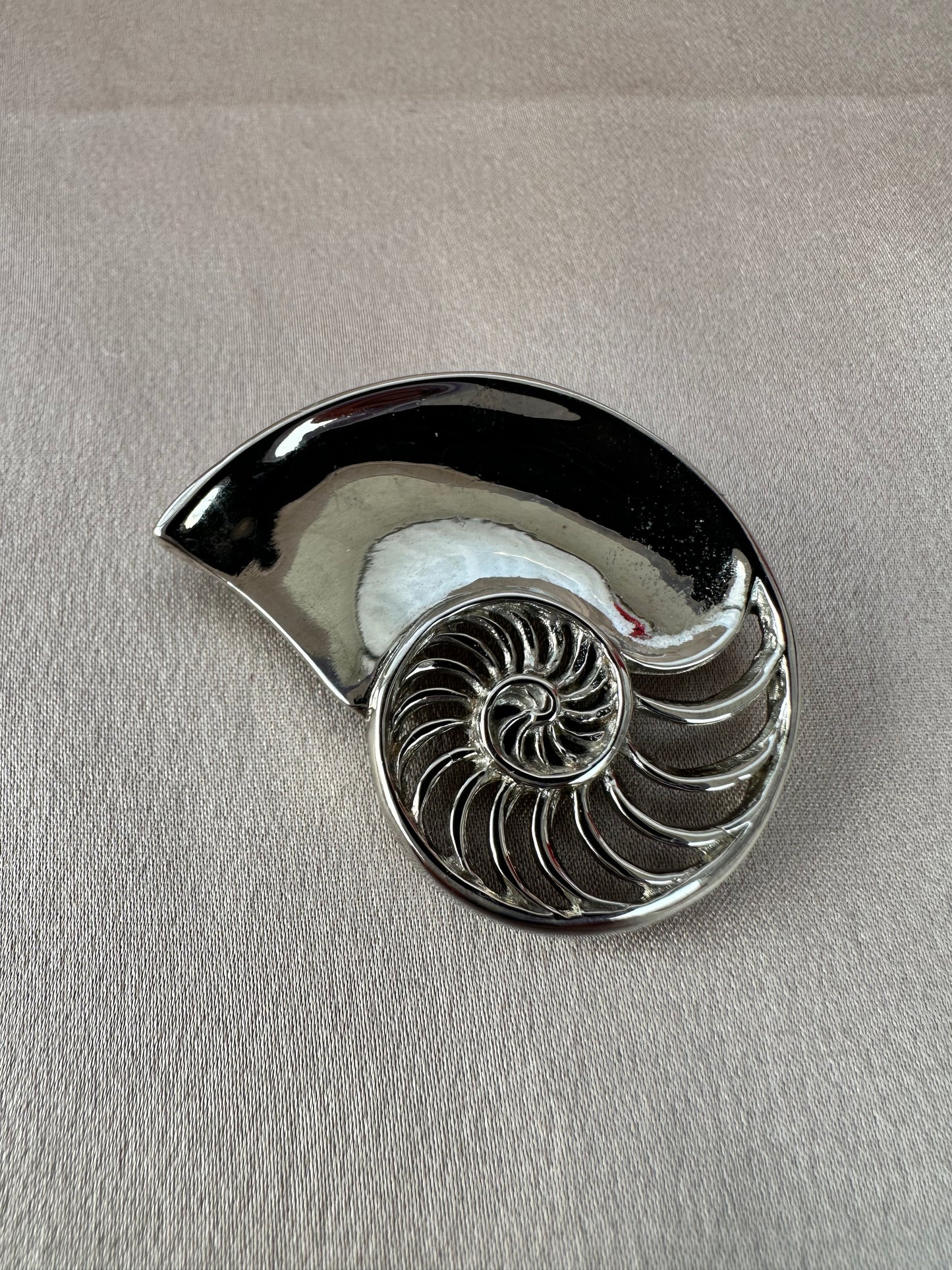 Rare HAND AND HAMMER H&H signed Sterling Nautilus Shell Brooch - 1"x1.5"