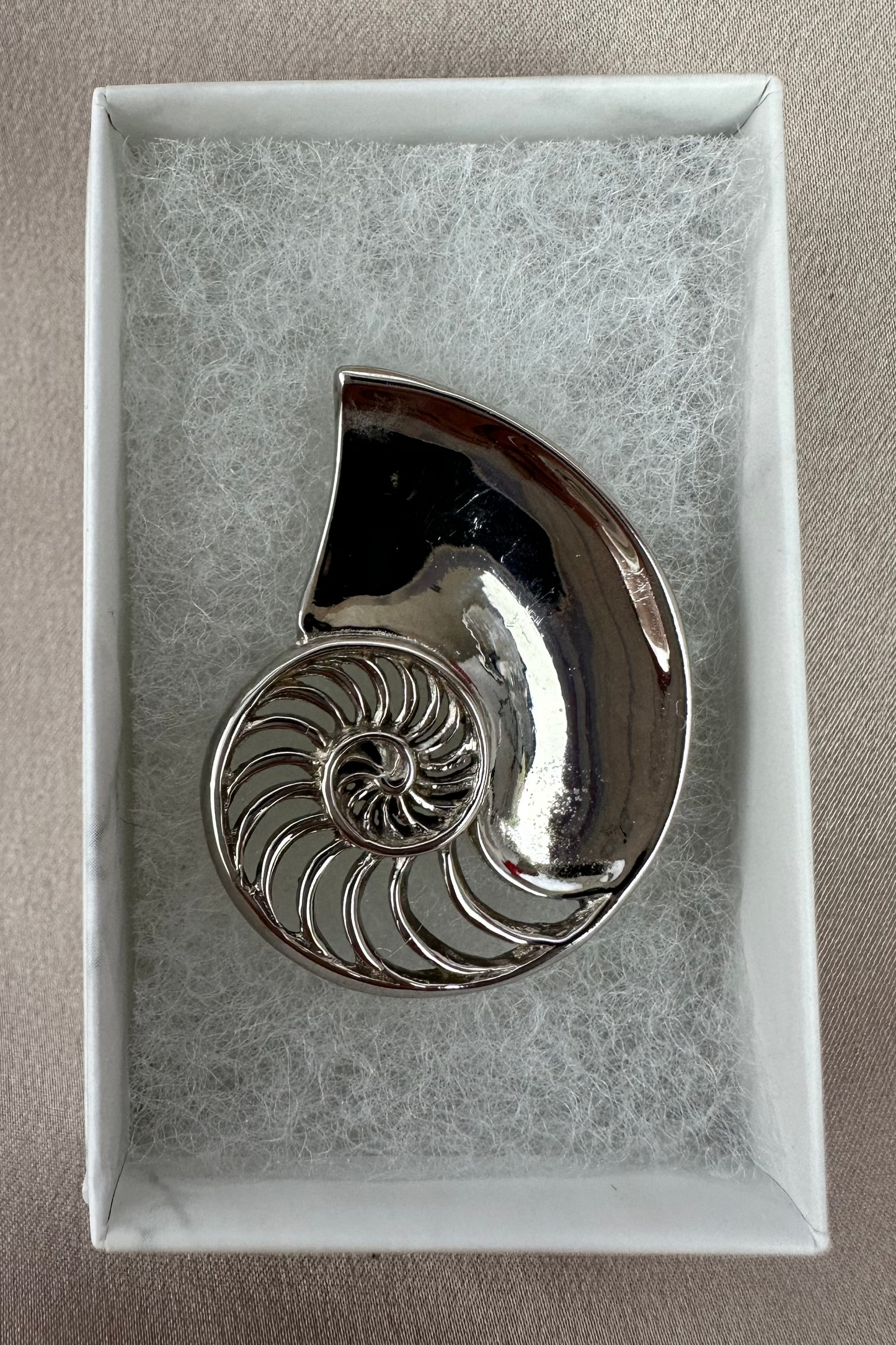 Rare HAND AND HAMMER H&H signed Sterling Nautilus Shell Brooch - 1"x1.5"