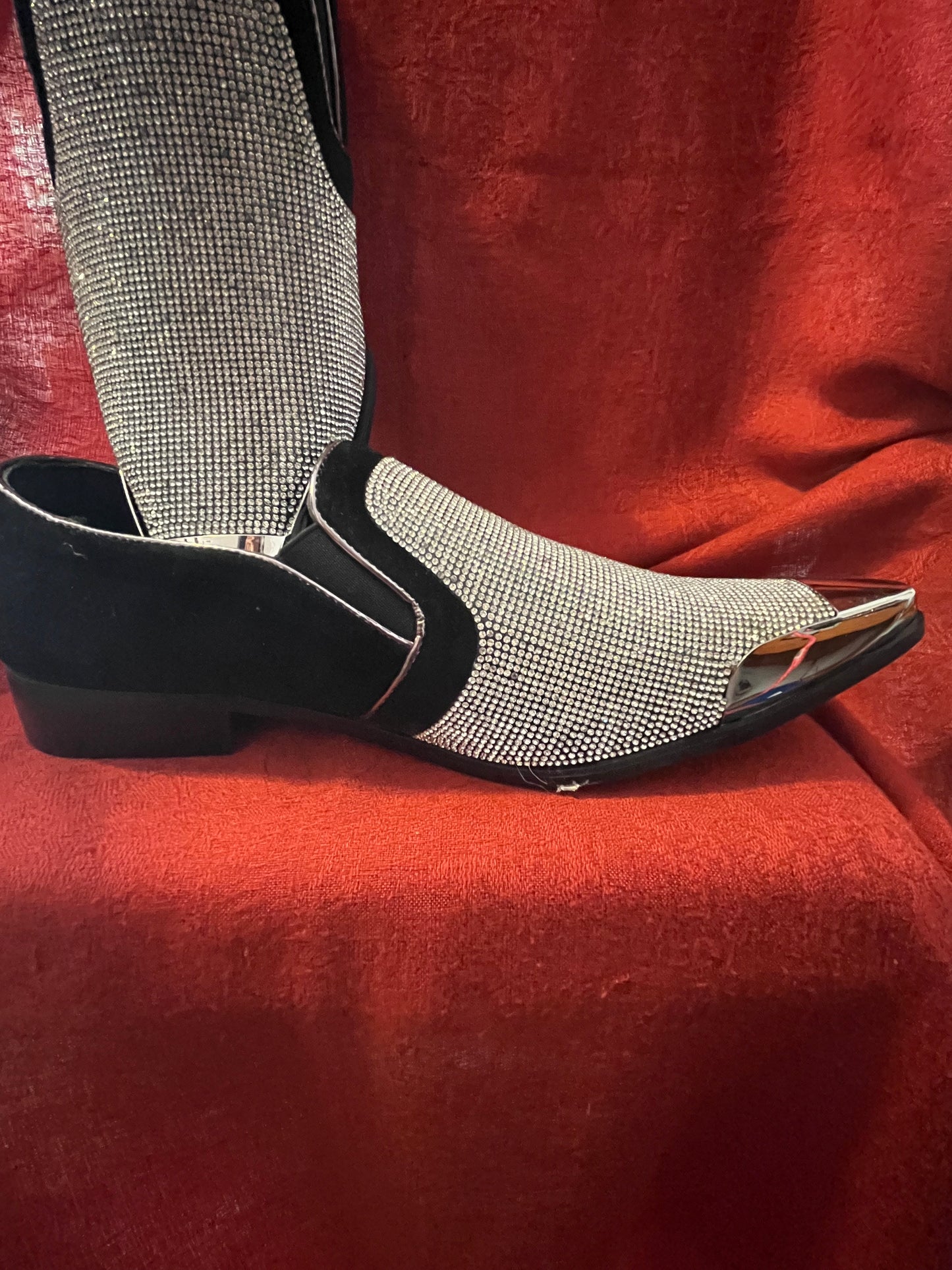 NWOB Bolano "Dezzy" Glitter Encrusted Rhinestone Tuxedo Style Shoe-Size 10.5
