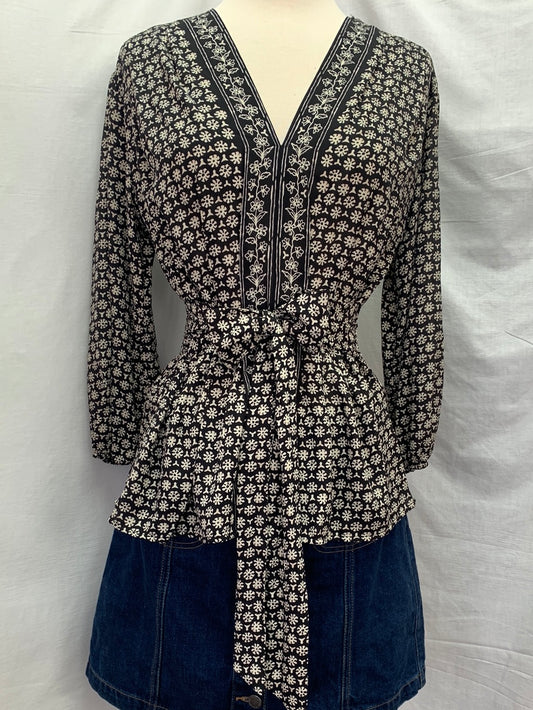 NWT - MAX STUDIO black print V-Neck Lightweight Smock Tie Blouse - S