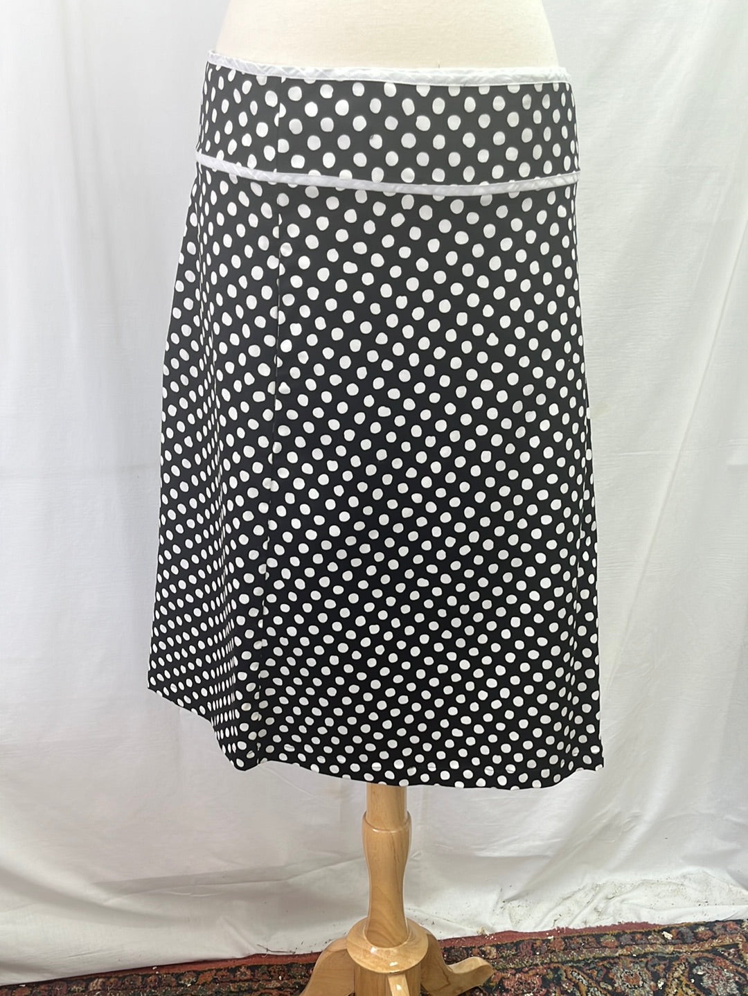 VTG -- LIZ LOGIE Navy Wrap Skirt w/ White Polka Dots -- Size 12