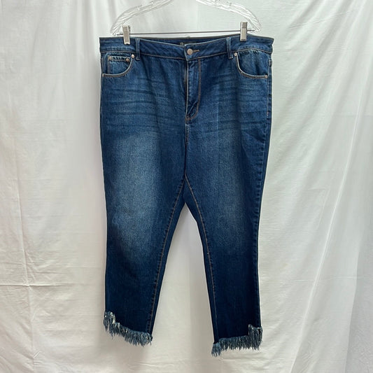 Versona Modern Frayed Hem Jeans -- 18