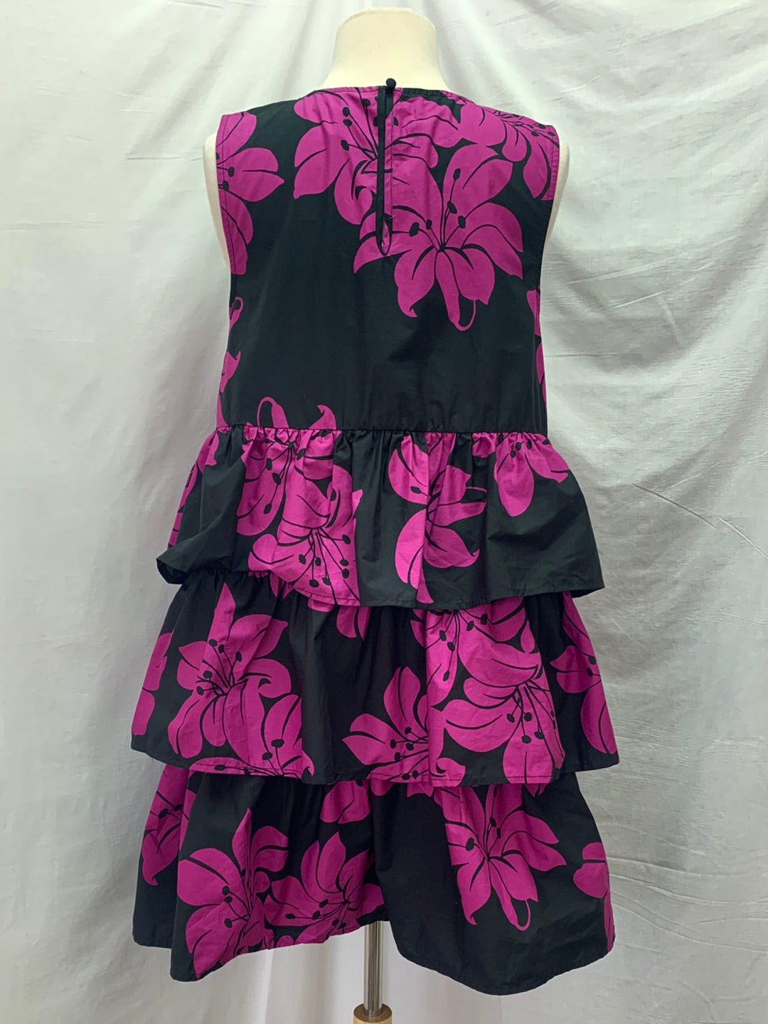 NWT - WHO WHAT WEAR purple floral Hot Hibiscus Sleeveless Ruffle Dress - Small