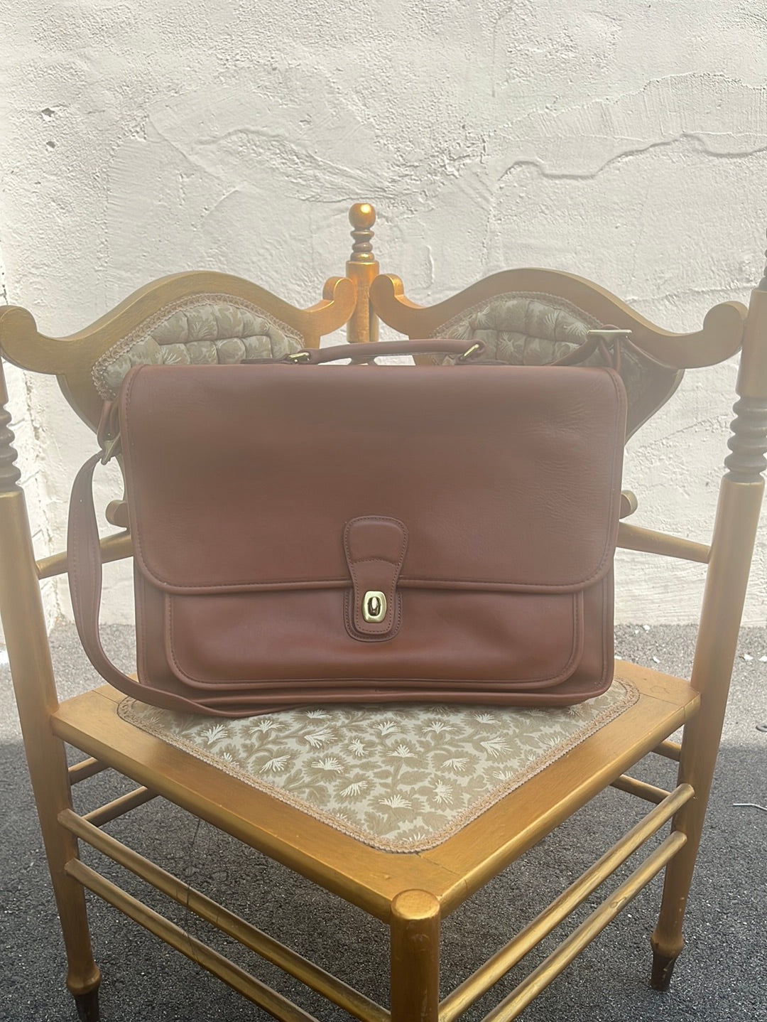 VTG -- COACH Tan Leather Messenger Bag