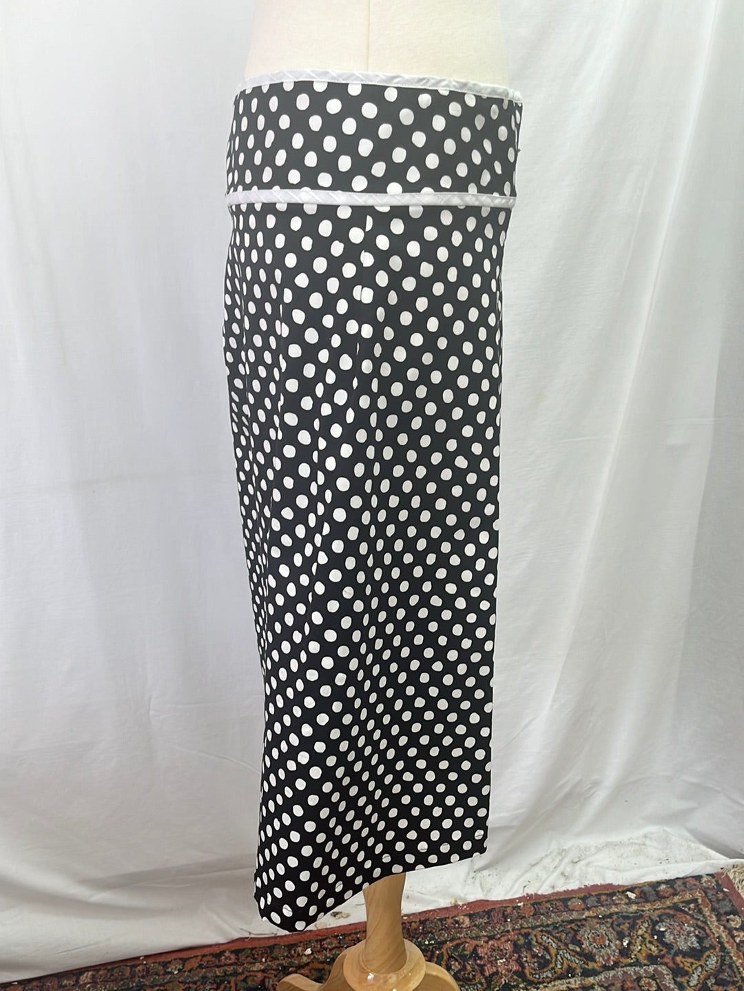VTG -- LIZ LOGIE Navy Wrap Skirt w/ White Polka Dots -- Size 12