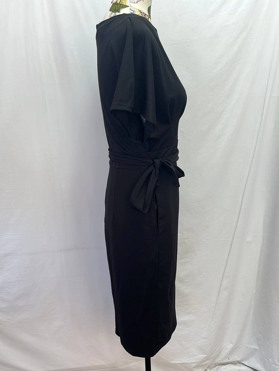 NWT -- JASAMBAC black Cap Sleeve Sheath Midi Dress -- M