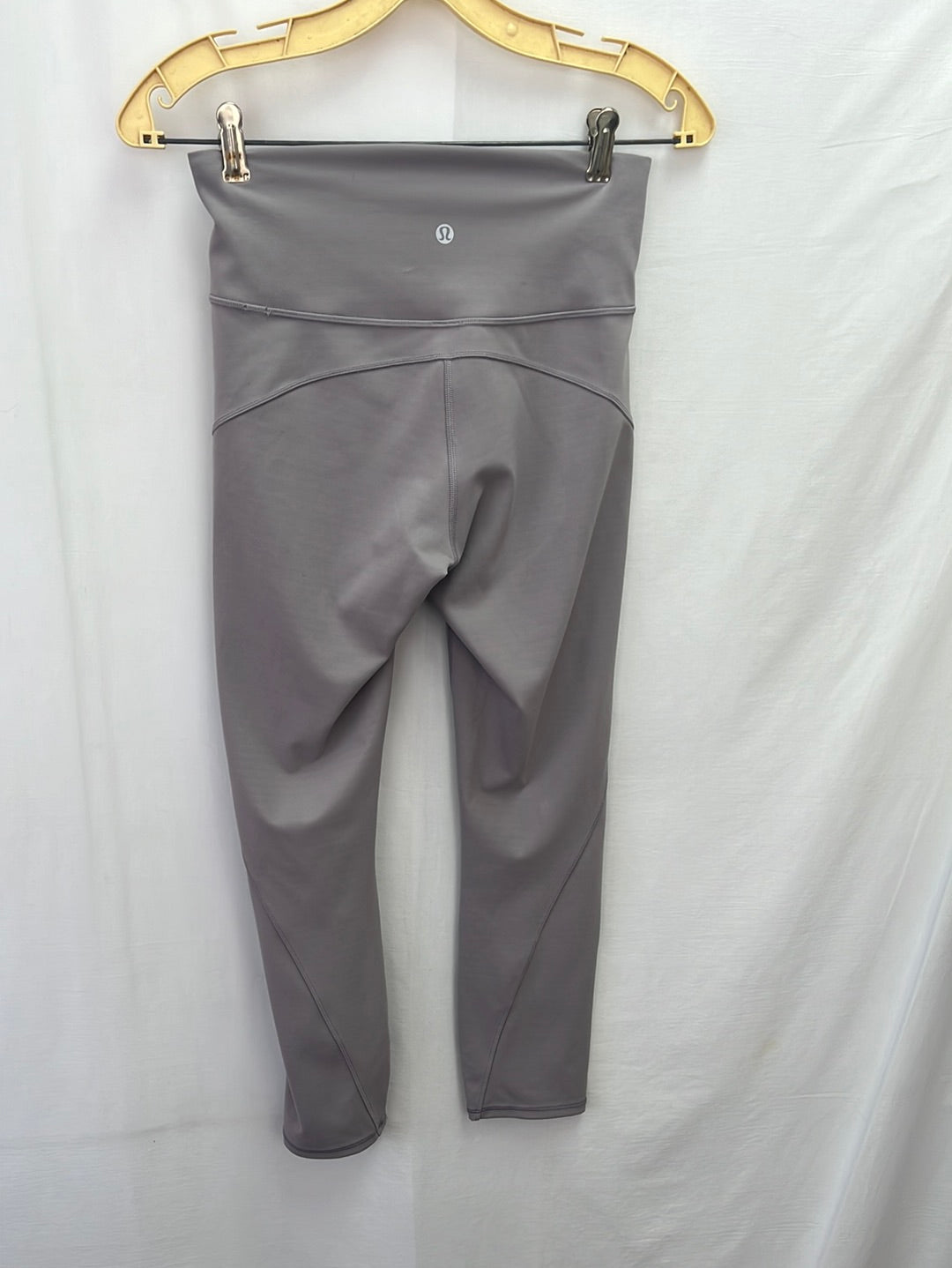 LULULEMON Grey Yoga Pants/Leggings with Back Inside Pocket -- Size 6