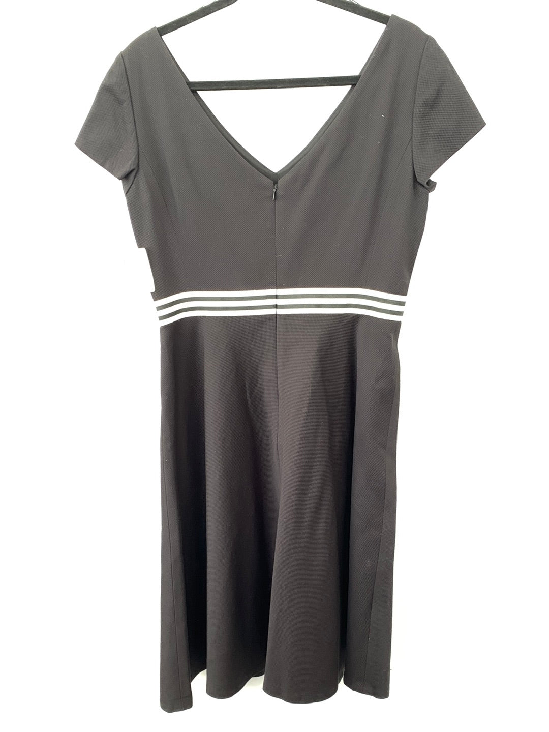 NWT - CYNTHIA HOWIE black white Short Sleeve Fit & Flare Dress - 10