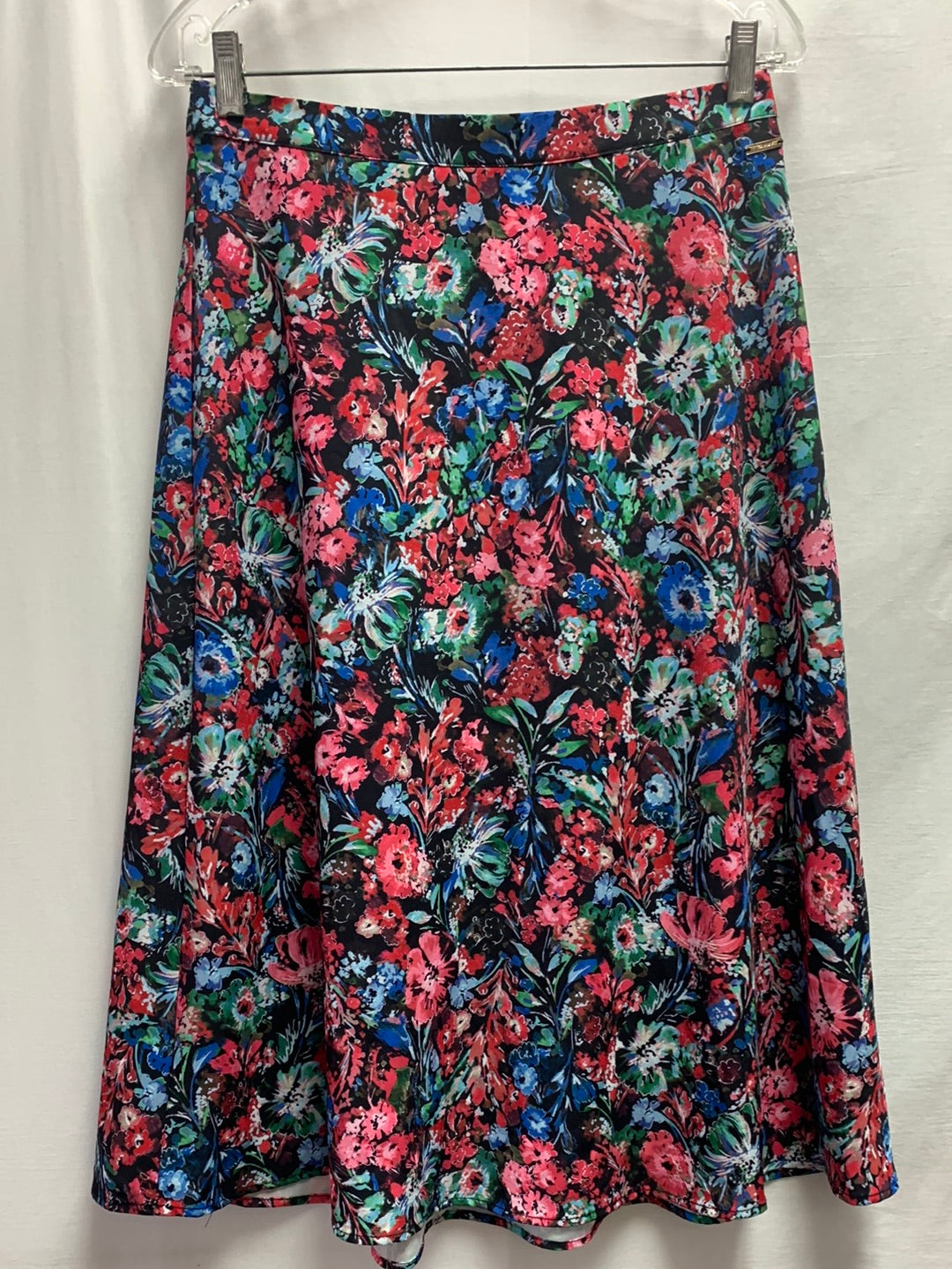 NWT - T TAHARI red blue black floral A-Line Midi Skirt - Small