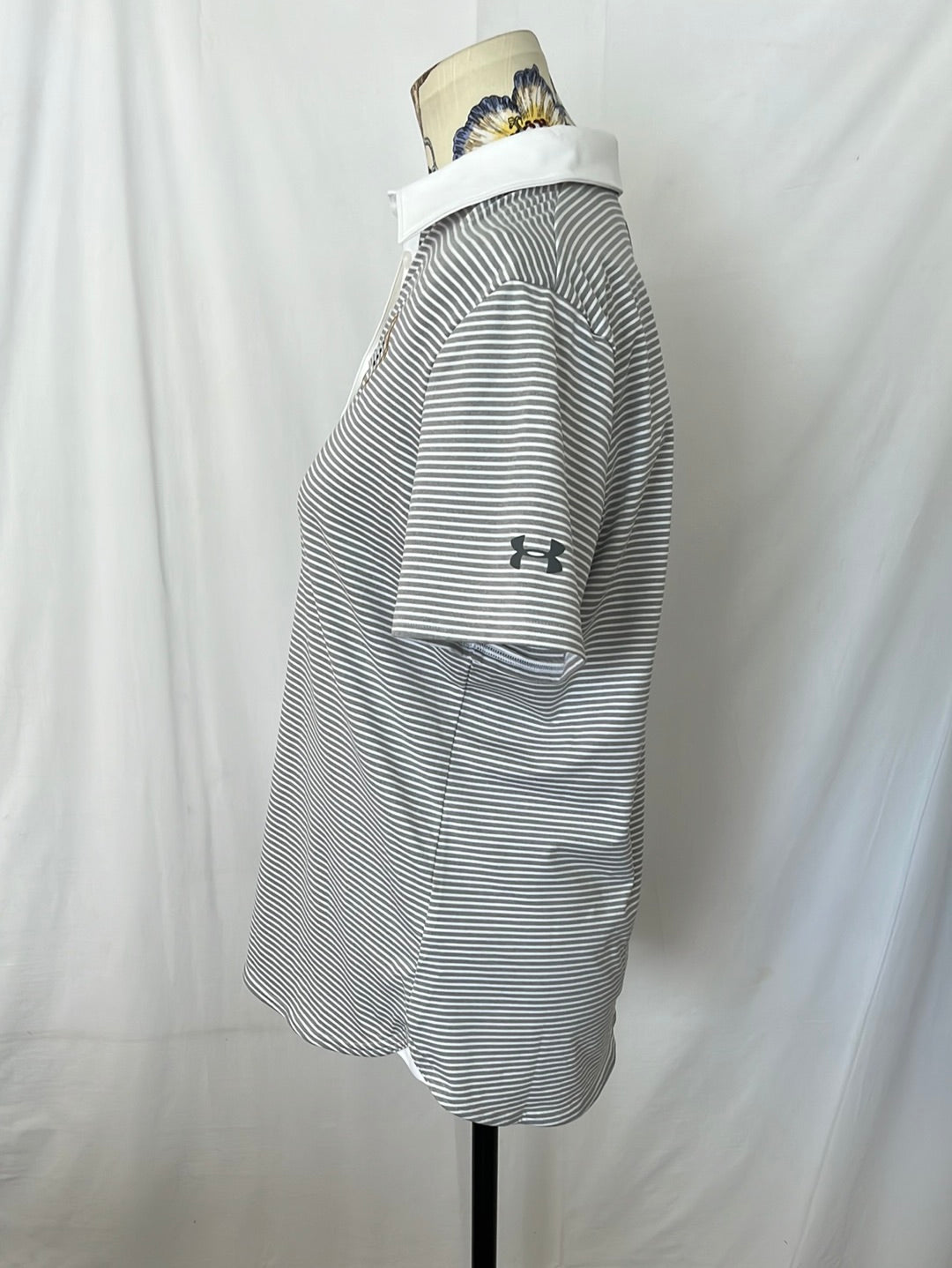 NWT -- UNDER ARMOUR grey white HeatGear Short Sleeve Polo Shirt -- M