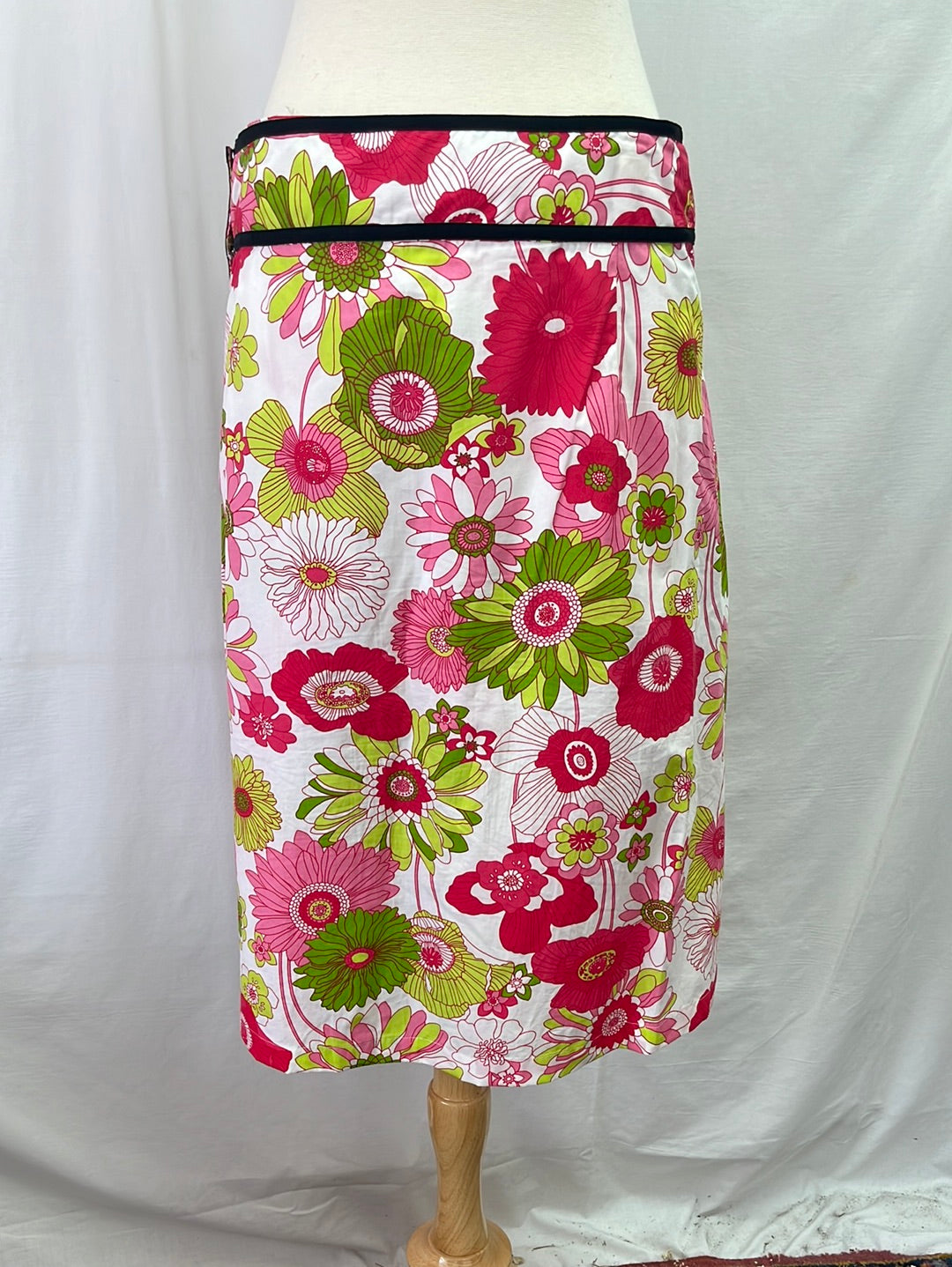 VTG -- LIZ LOGIE Pink Floral Flared Wrap Skirt with Oversized Buttons -- Size 12
