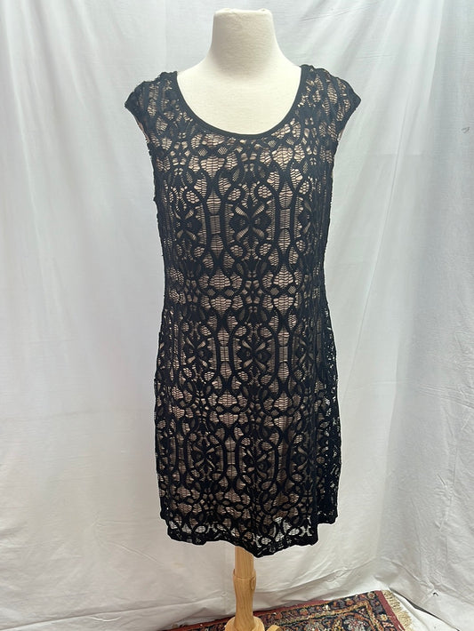 NWT -- CONNECTED Petites black Lace Sleeveless Sheath Dress -- 12P