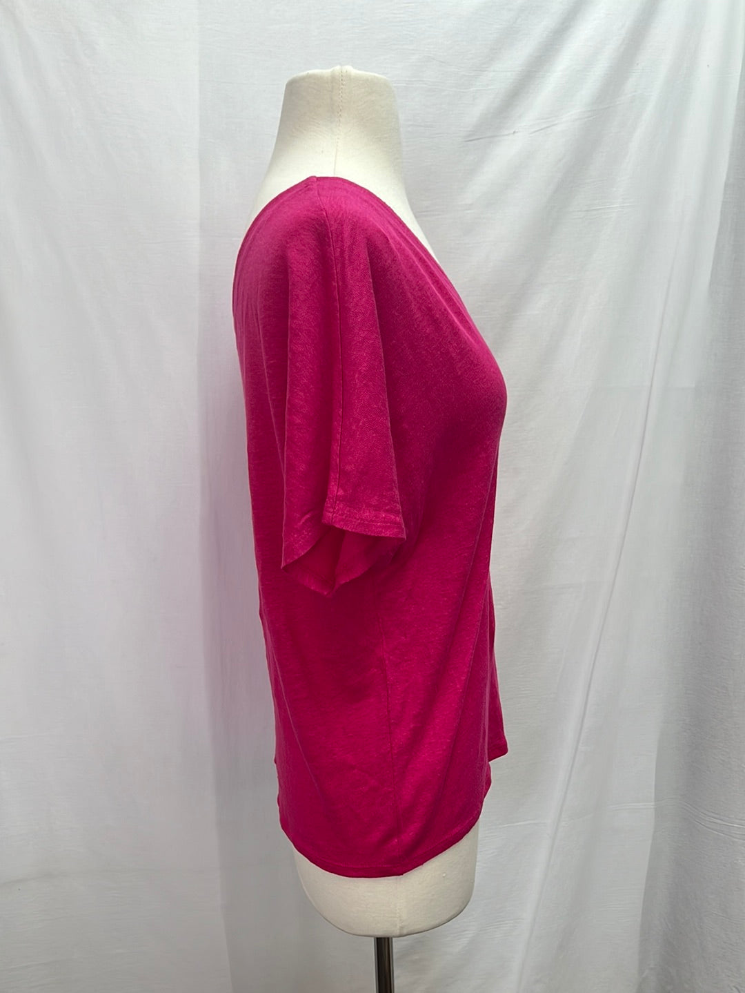 NWT -- CHICOS Magenta Summer Berry V-Neck Short Sleeve Top -- M