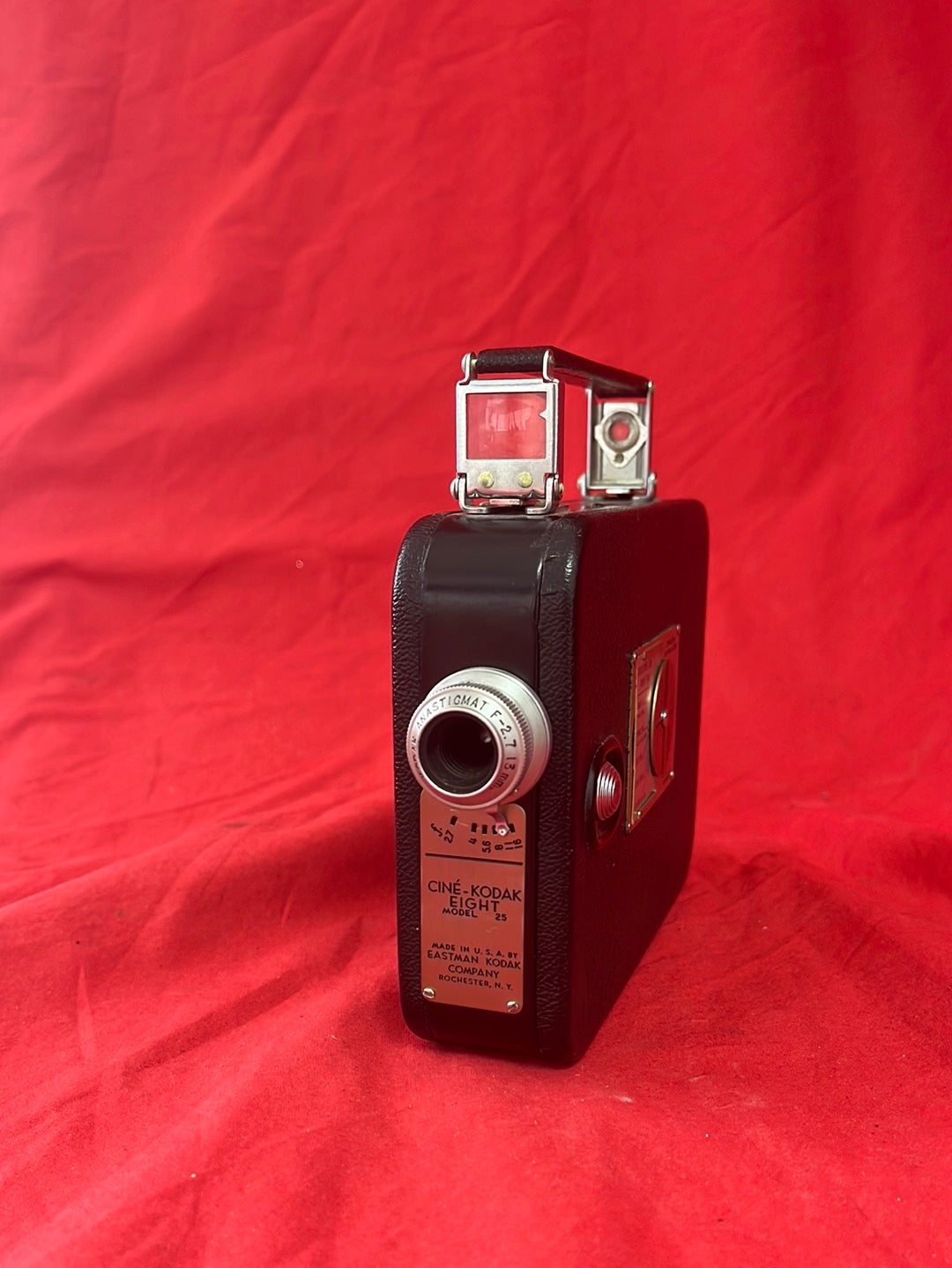 VTG -- Cine Kodak Eight Model 25 8MM Movie Camera -- UNTESTED