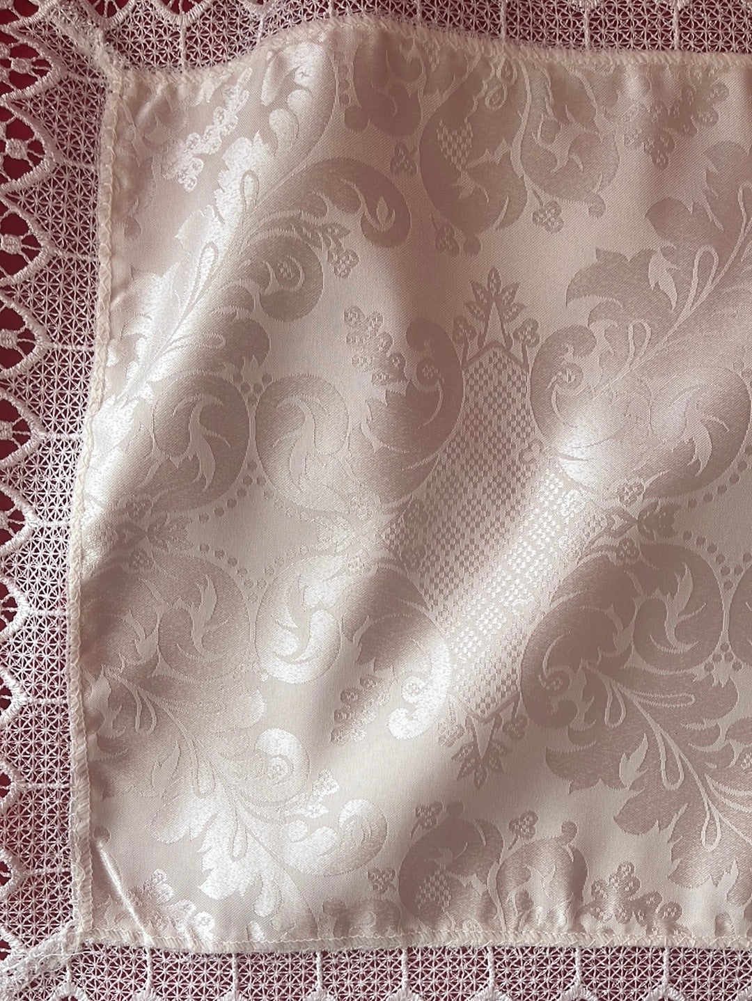 DEA Luxury Italian Linens Place Mats and Center Cloth in "Portofino" Pattern