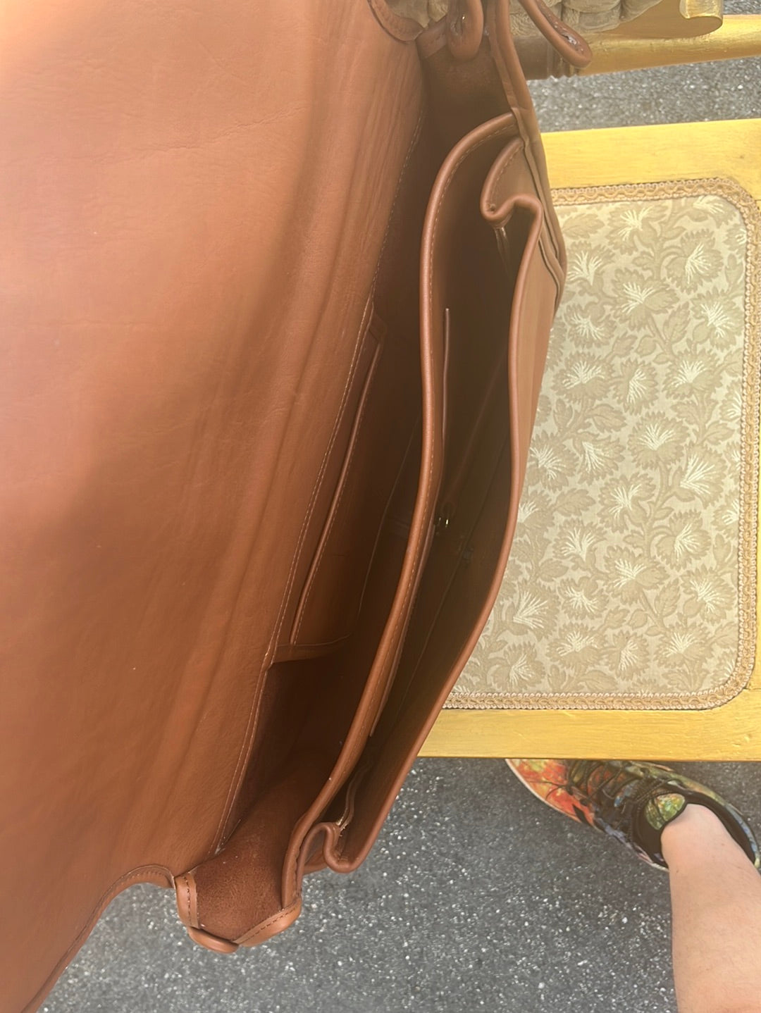 VTG -- COACH Tan Leather Messenger Bag