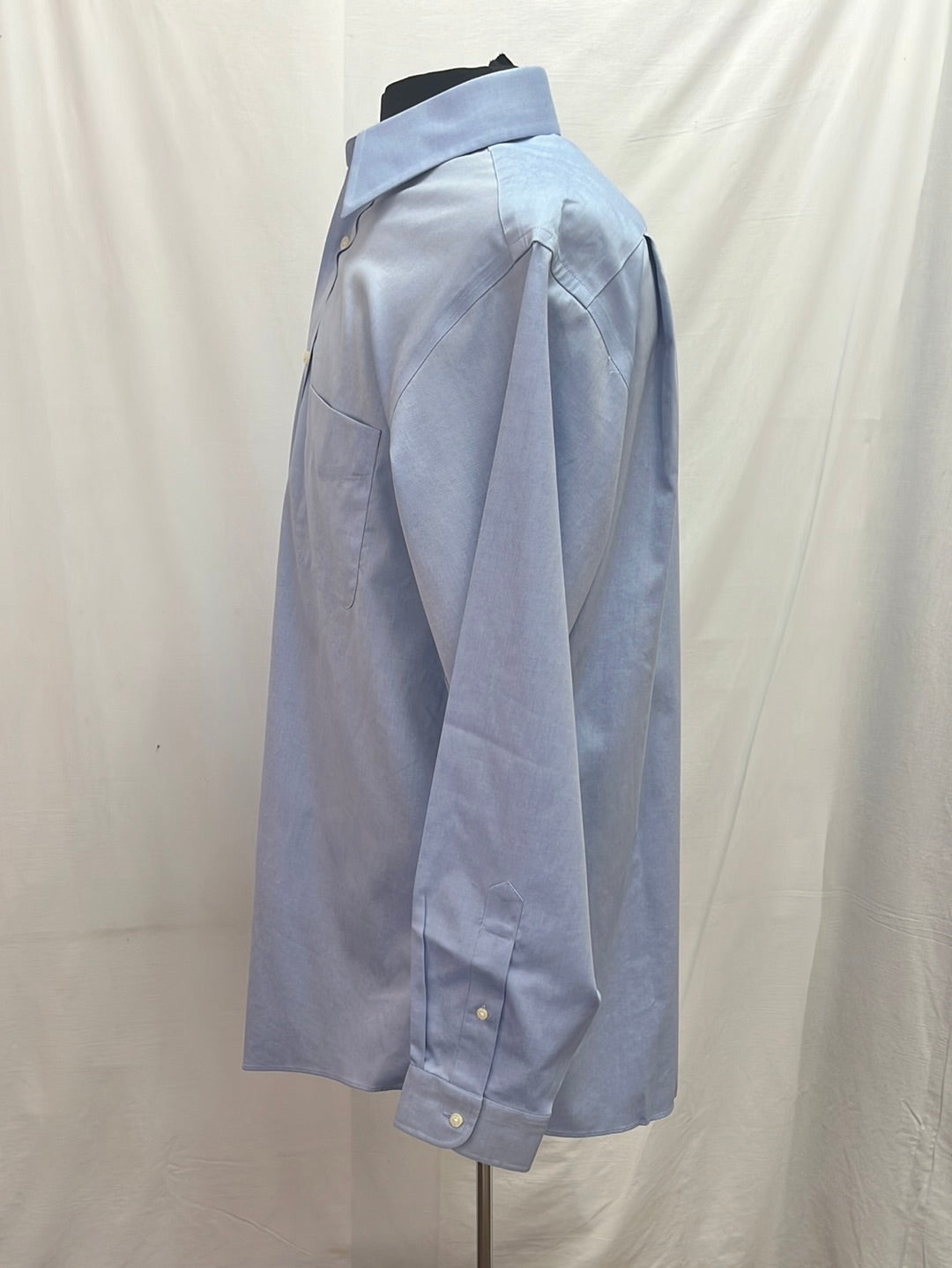 NWT -- JOS. A. BANK Blue Traveler's Collection Button-Down Shirt -- 16.5-35