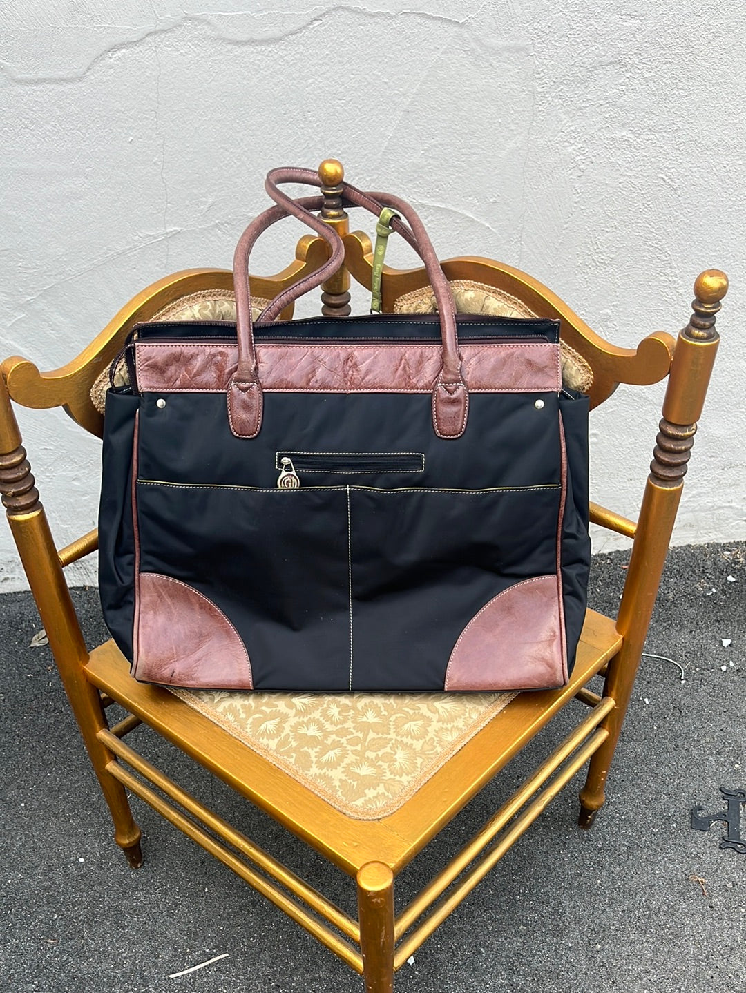 ARCADIA Black Patent Leather Embossed Shoulder Bag – CommunityWorx Thrift  Online