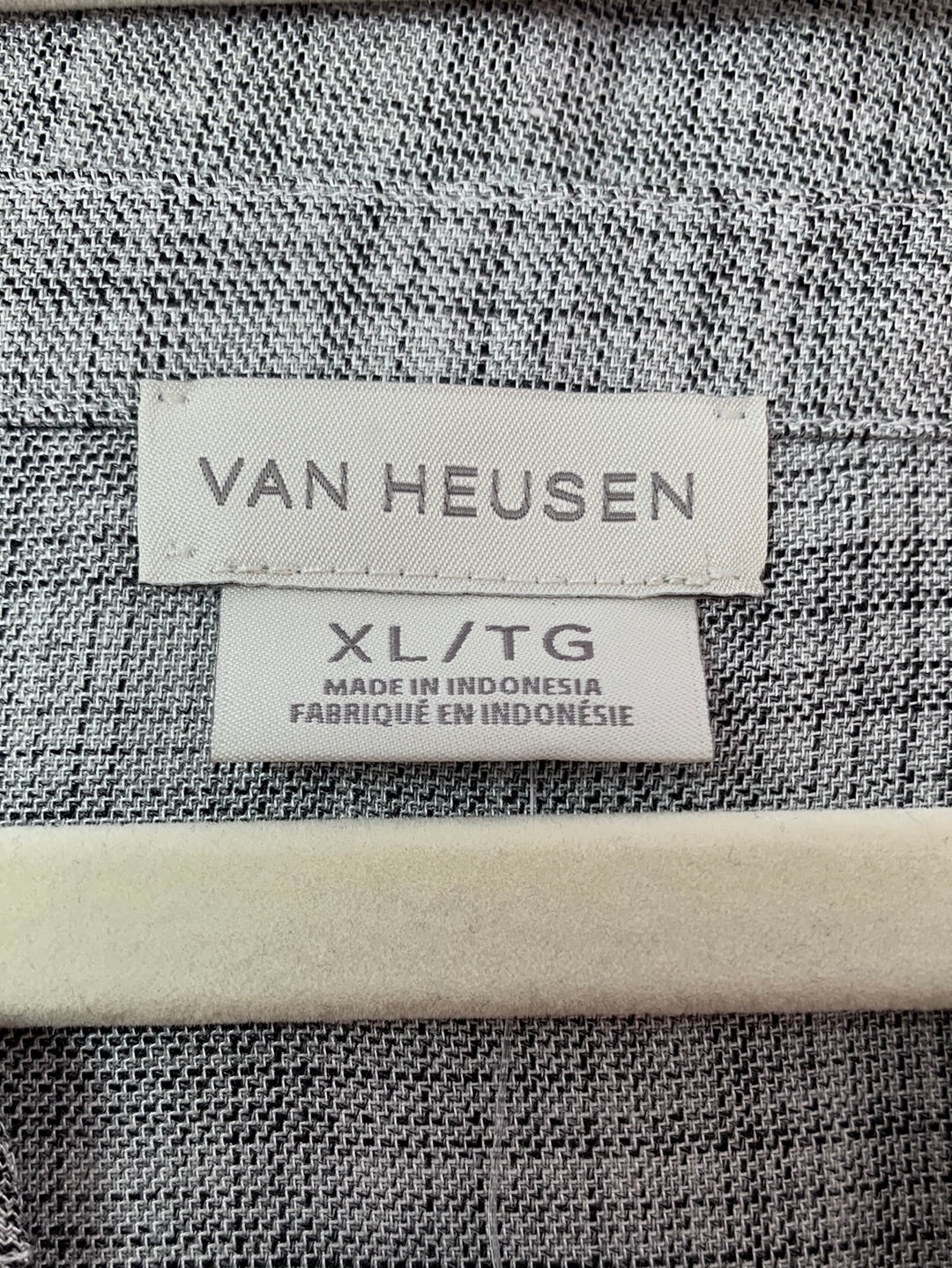 NWT - VAN HEUSEN gray print 3/4 Sleeve Split Neck Shirt - XL