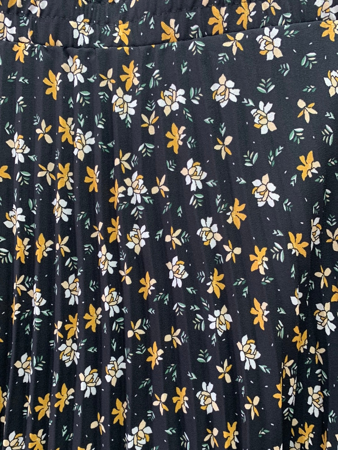 NWT - MAX STUDIO black floral Pleated Lined Midi Skirt - Medium