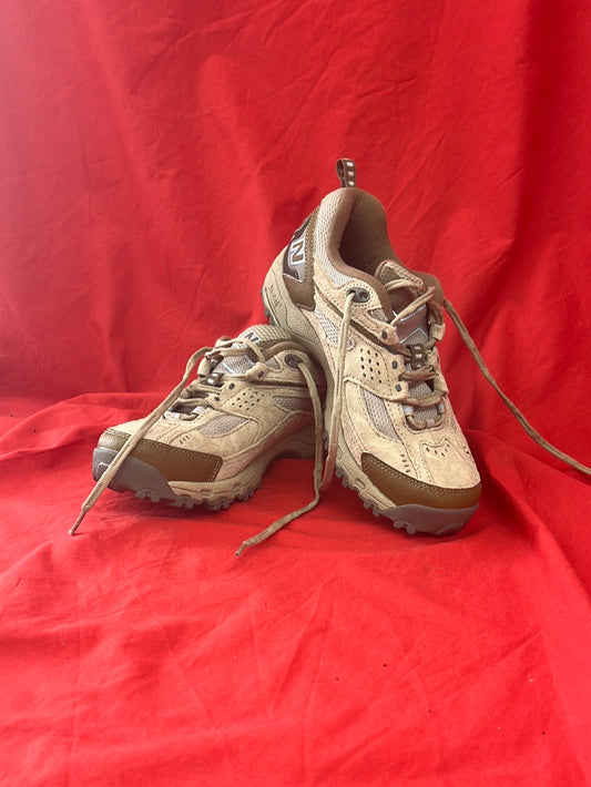 NEW BALANCE  643 Country Walk Women's Trail Shoes -- Size 8 US