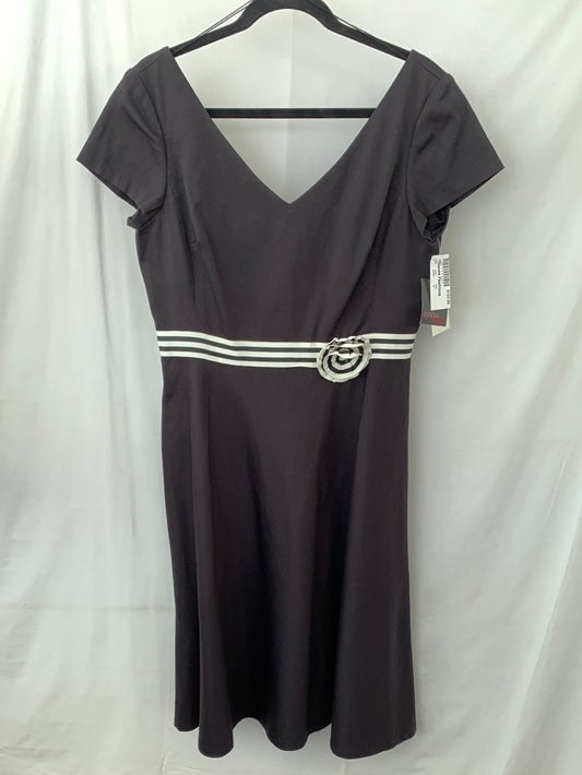 NWT - CYNTHIA HOWIE black white Short Sleeve Fit & Flare Dress - 10