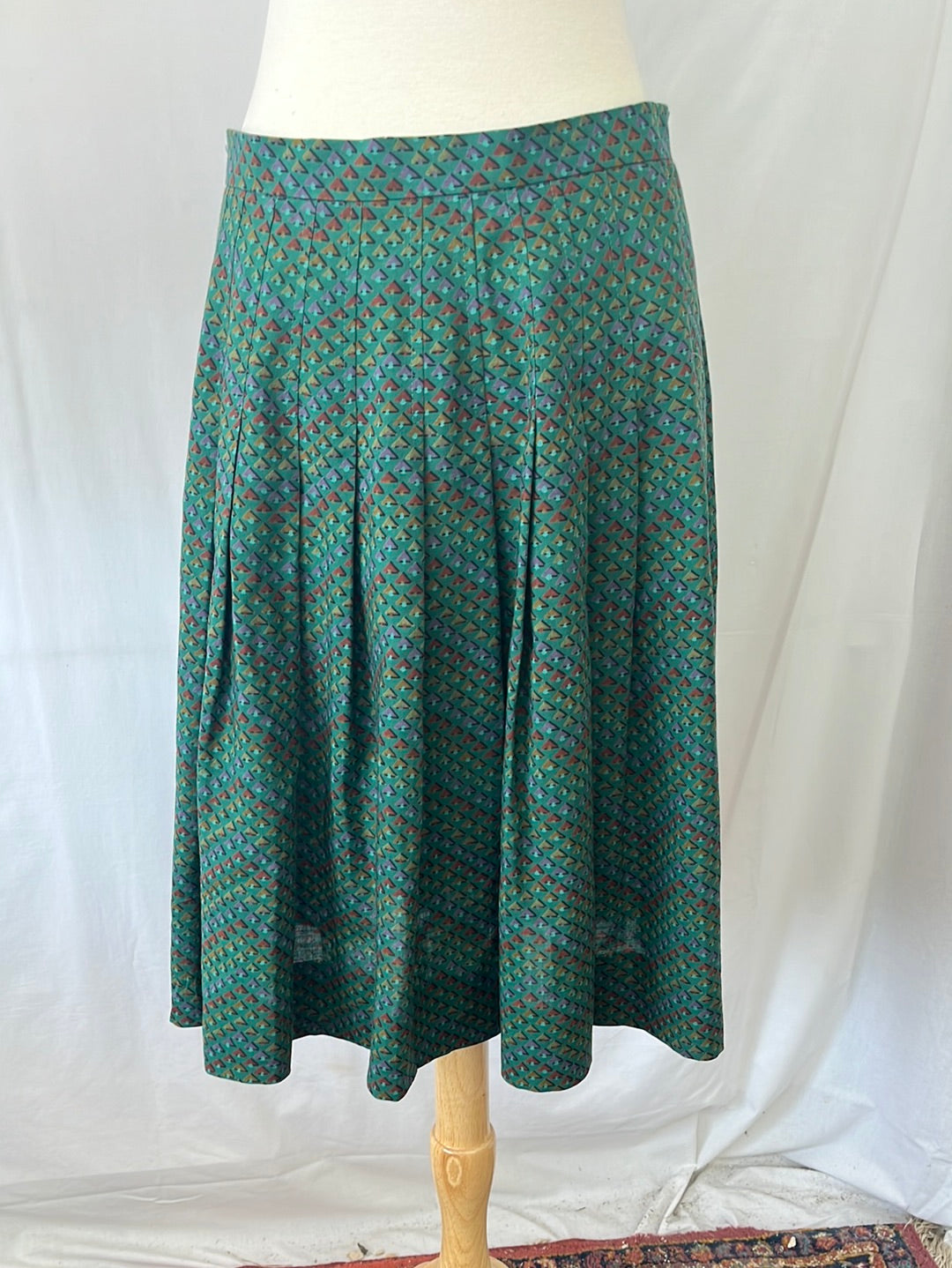 VTG -- JAEGER green multi print Wool Pleated Midi Skirt -- 12