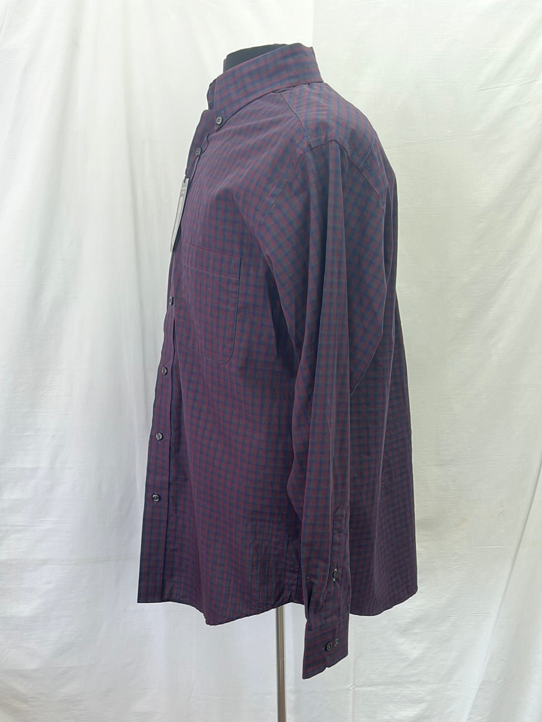 NWT -- ROUNDTREE & YORKE Purple Plaid Button Down Shirt -- Medium