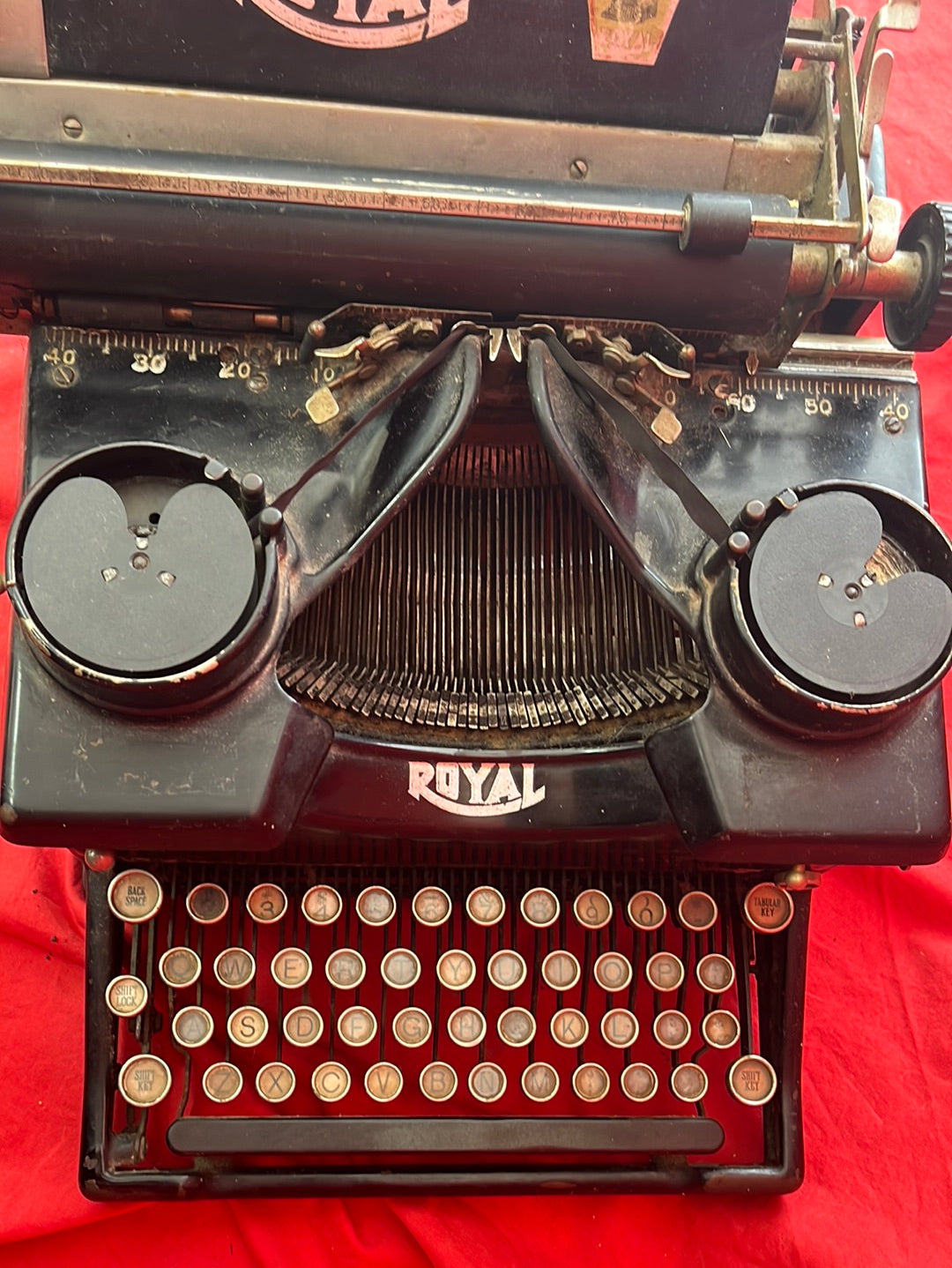 ANTIQUE -- 1927 ROYAL 10 Desk Typewriter -- WORKING CONDITION