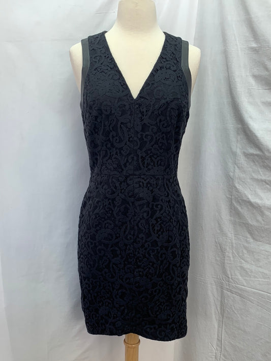 CYNTHIA STEFFE black Lace V-Neck Sleeveless Sheath Dress - 6