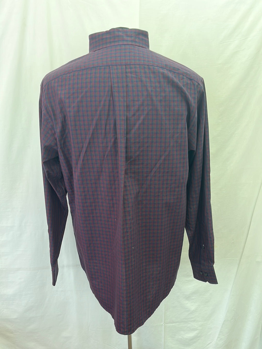 NWT -- ROUNDTREE & YORKE Purple Plaid Button Down Shirt -- Medium
