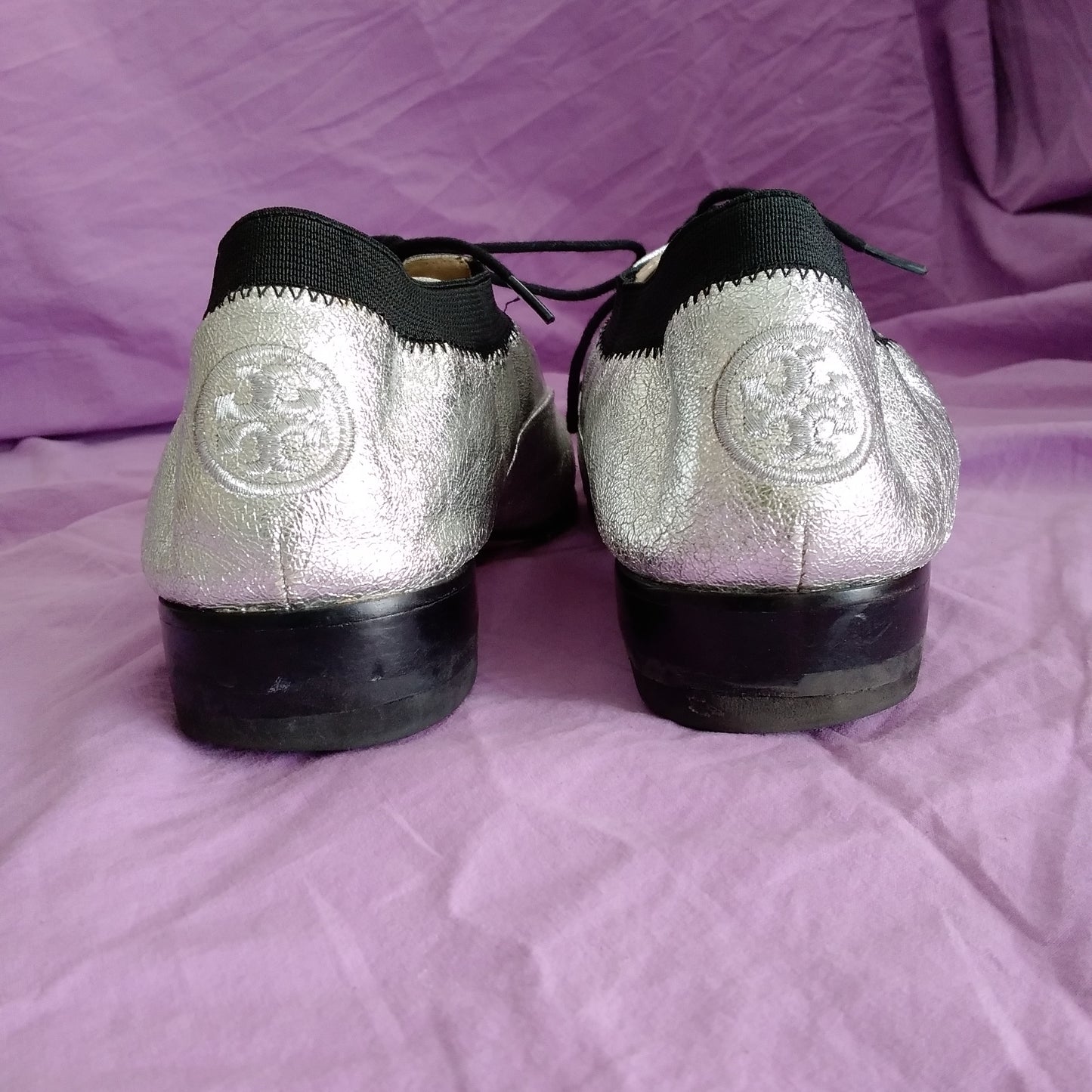 Tory Burch Silver Metallic Leather Bombe Oxford Shoes - Size 7.5