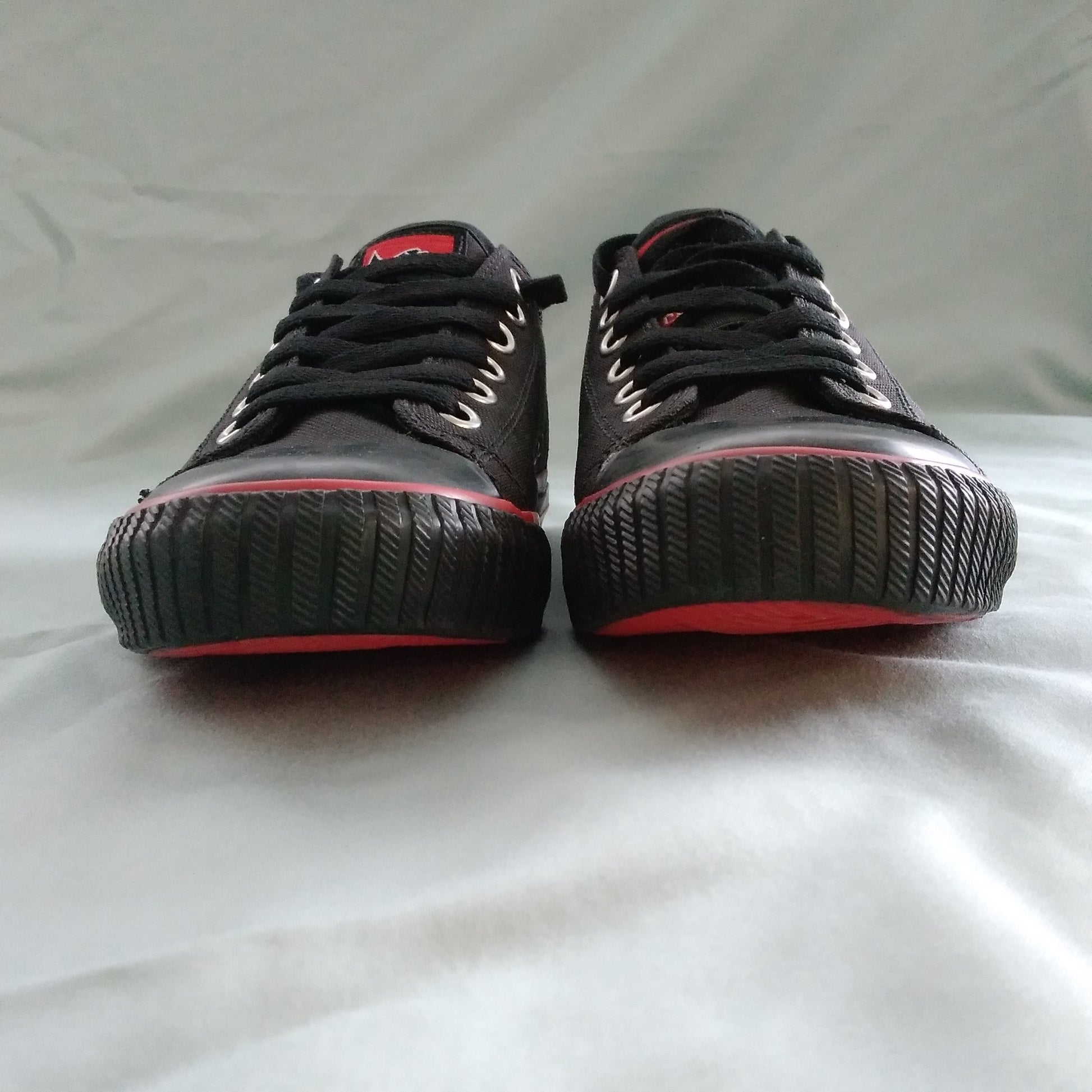 red bottom sneakers for men