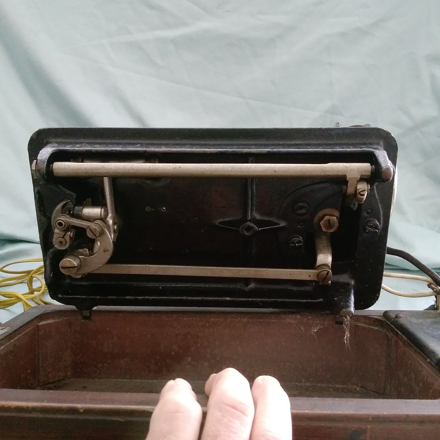 Vintage Singer Sewing Machine Y718527 - NOT WORKING for PARTS ONLY