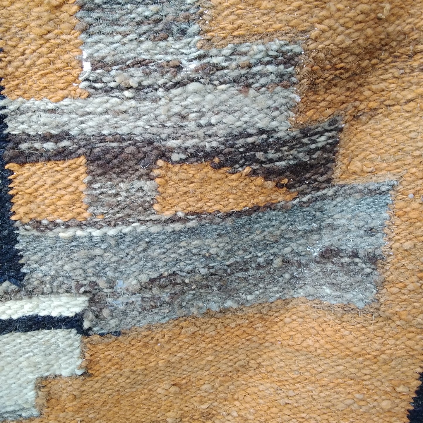Handmade 100% Wool Rug made in Peru - Size: 4'x5'6"