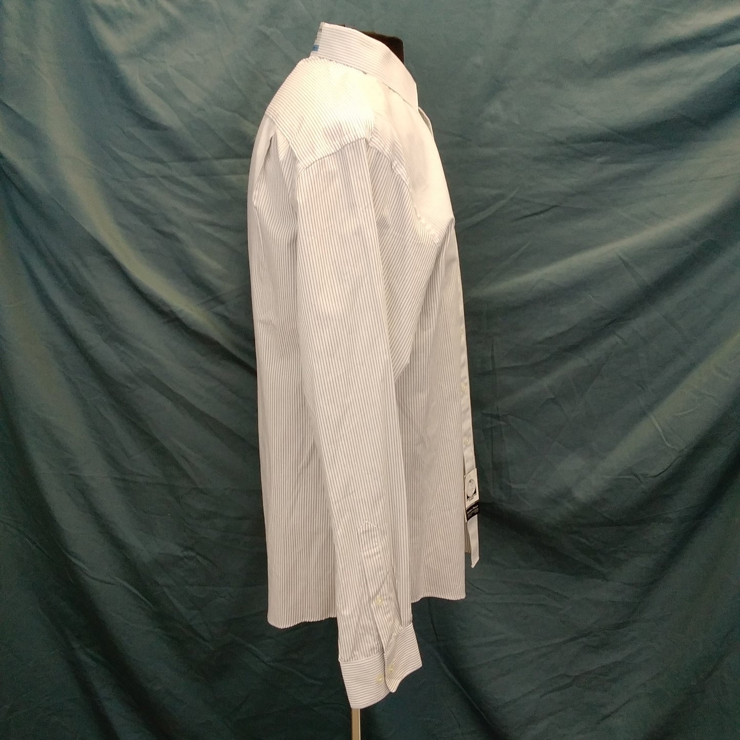 NWT - Van Heusen White Studio Slim Fit Button Down Shirt - 16.5 34-35