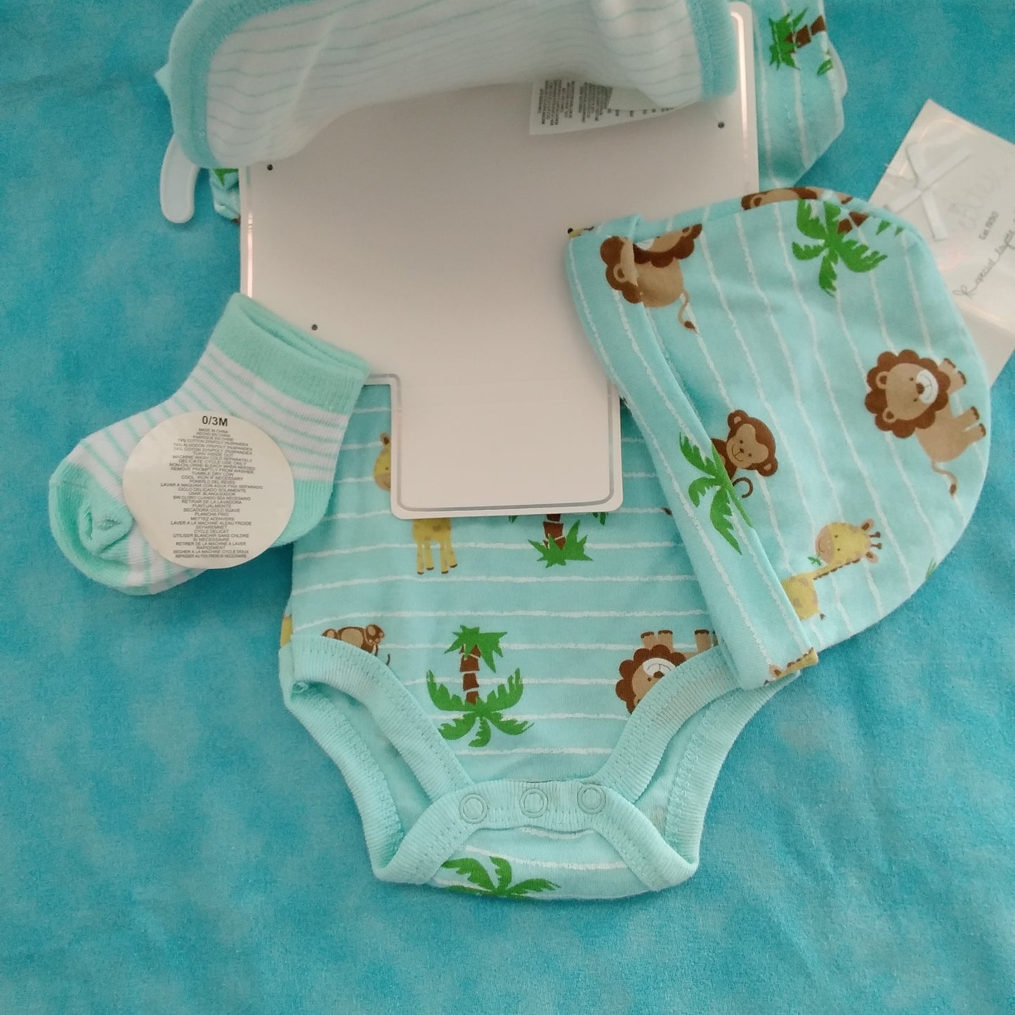 Quiltex Boys 5-Piece Layette Gift Set with Lion - Size: 0-3 months