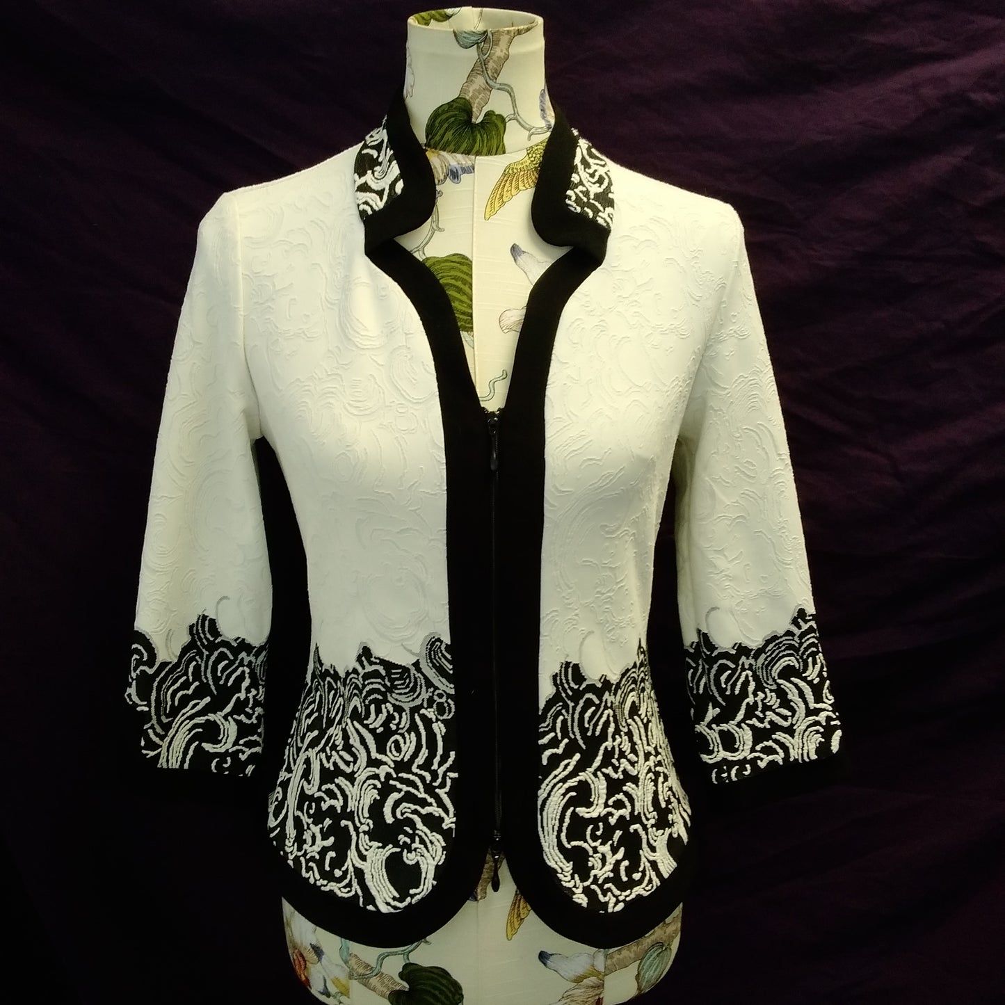 Joseph Ribkoff Women's White/Black Textured Blazer - Size: 8