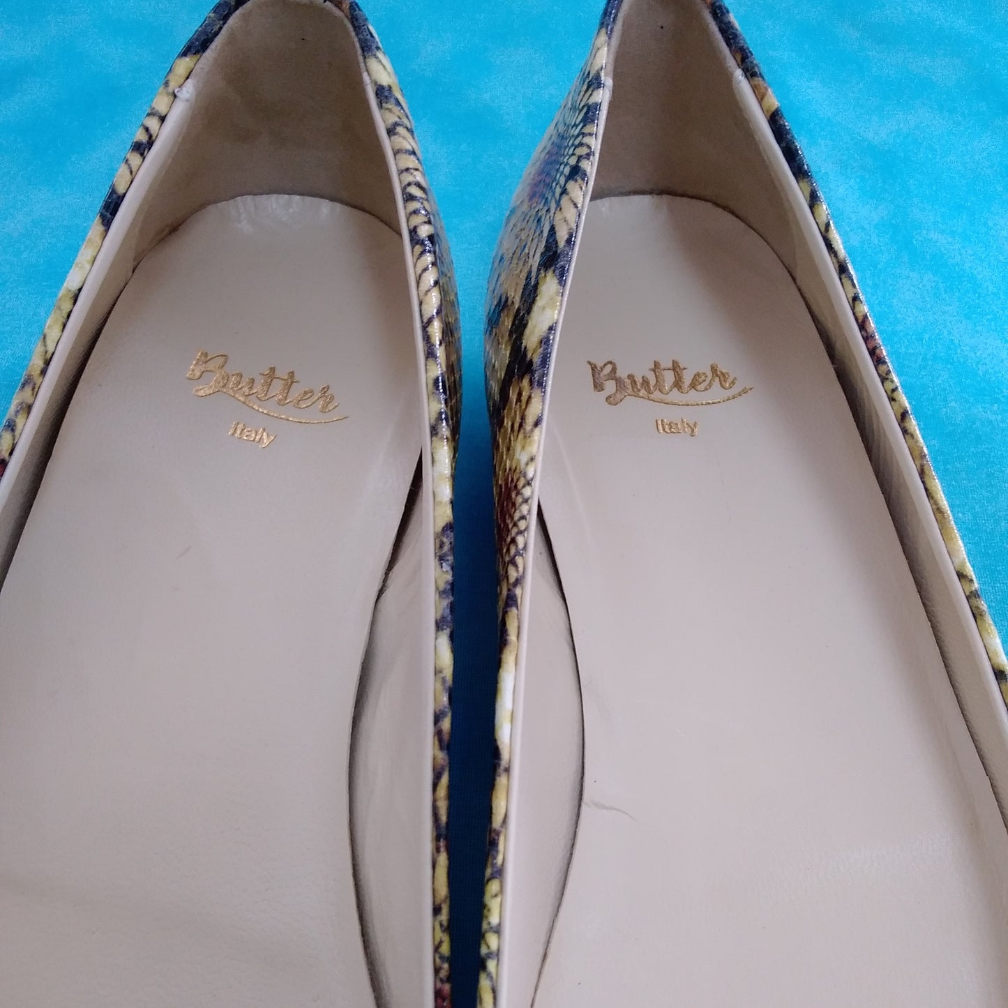 Butter Yellow/Black Floral Flats with Gold Tips made in Italy - Size: 8