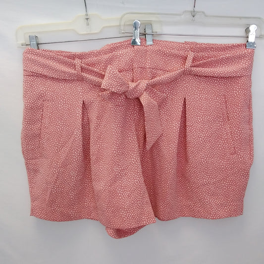 NWT - Torrid Women's Pink Dot Tie Front Shorts - Size: 20