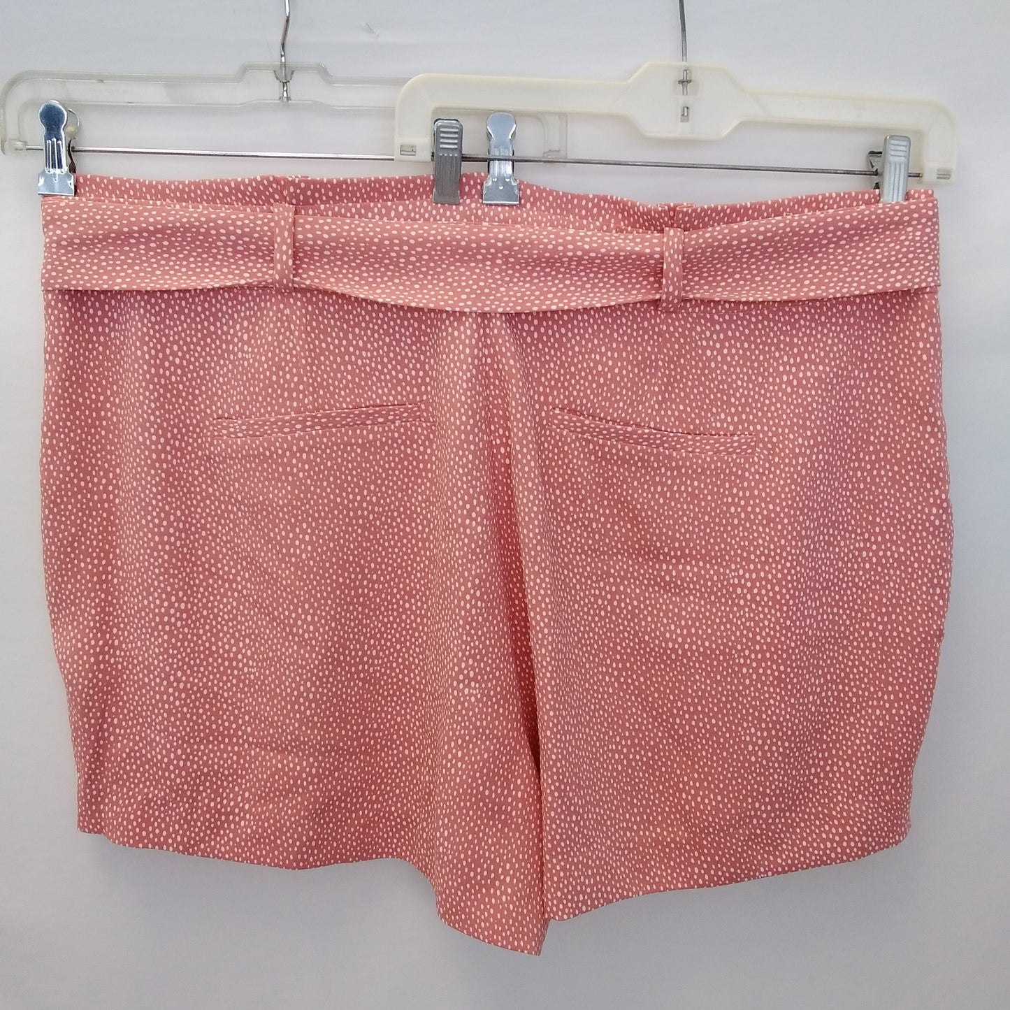 NWT - Torrid Women's Pink Dot Tie Front Shorts - Size: 20