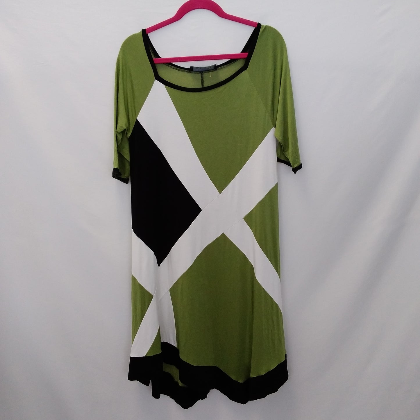 OZAI N KU green white black Viscose Blend Geo Panel 3/4 Sleeve Dress - M