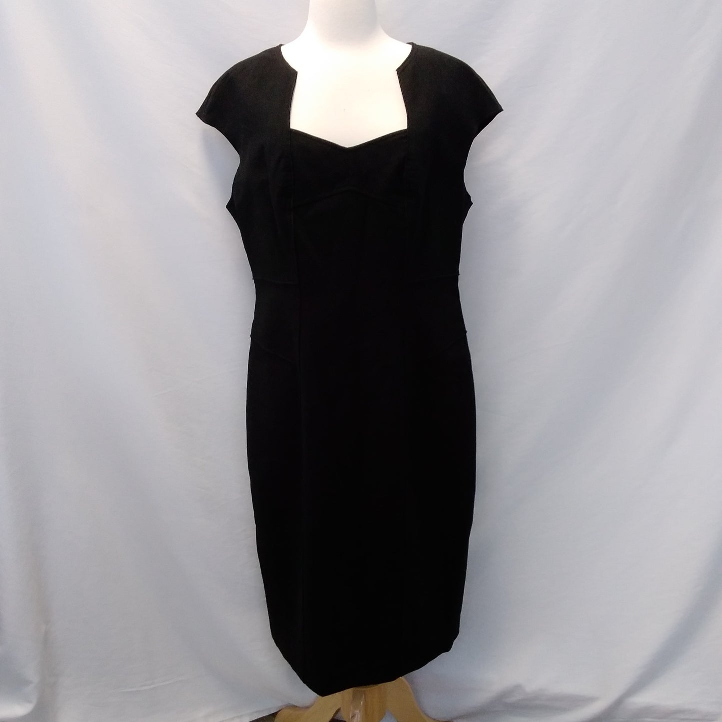 NWT - Magaschoni Collection black Sleeveless Sheath Dress - Size: 14