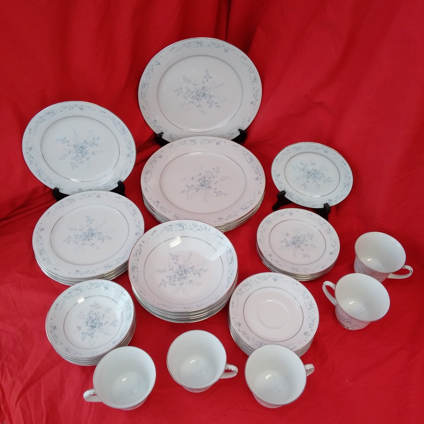 Carolyn by Noritake #2693 - Lot of 5 (7 piece place settings) 35 Pieces