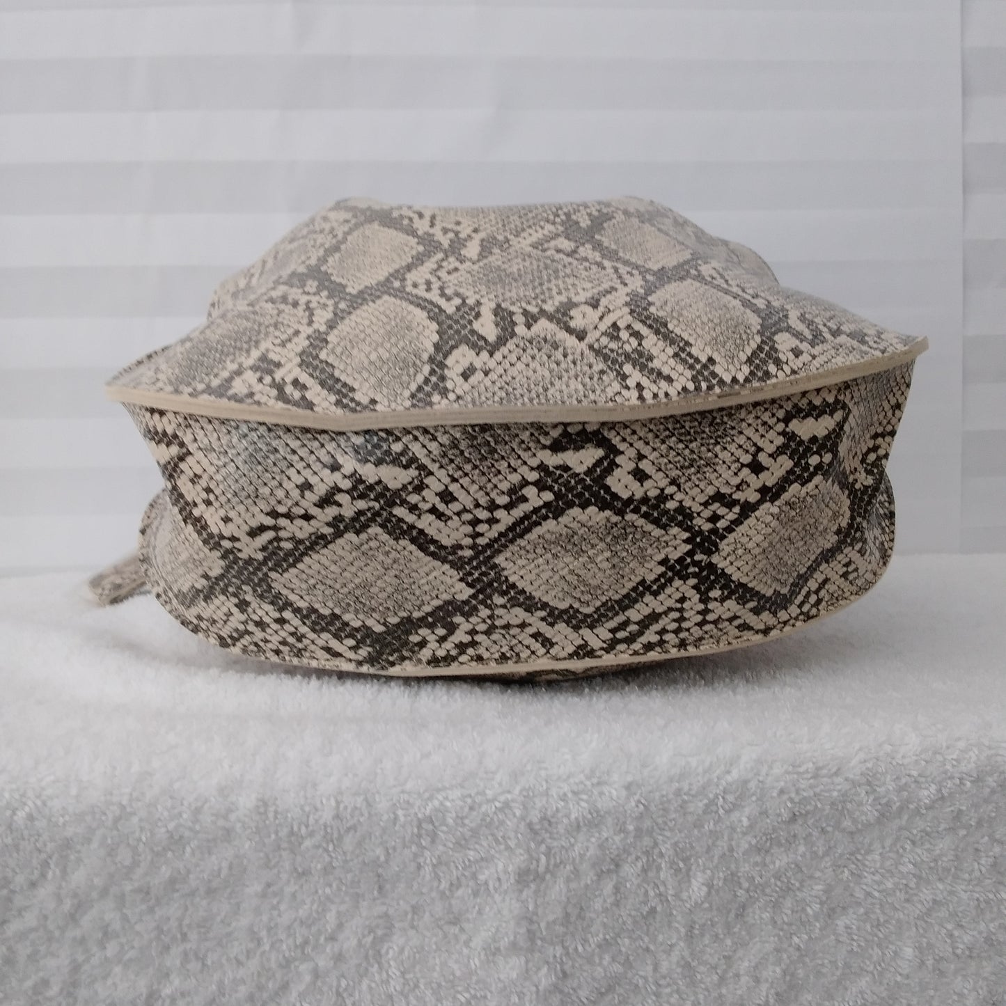 NWT - Round Faux Snakeskin Pouch Purse/Tote - Unbranded