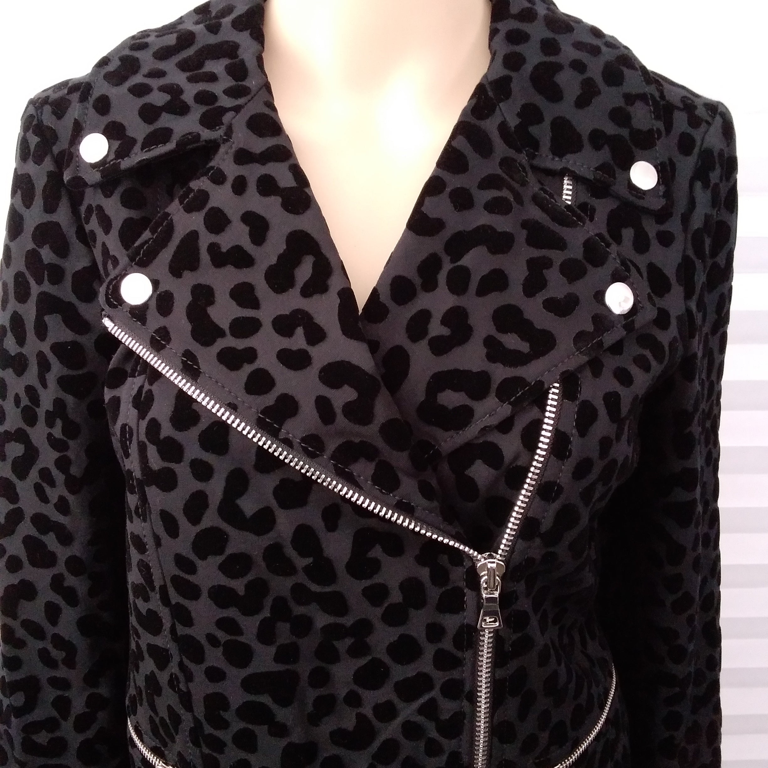 Ann Taylor White leopard outlets print Coat